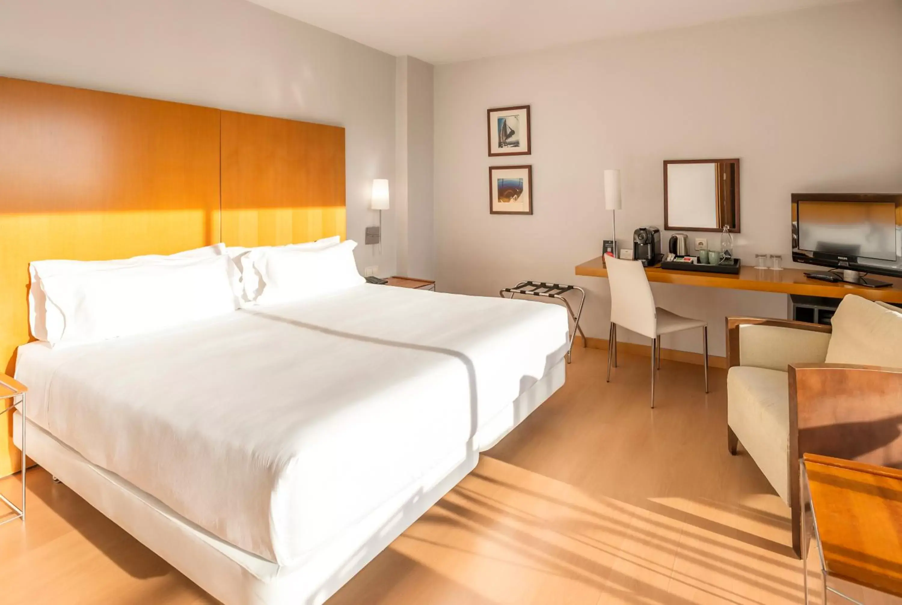 Photo of the whole room, Bed in Hesperia Barcelona Del Mar