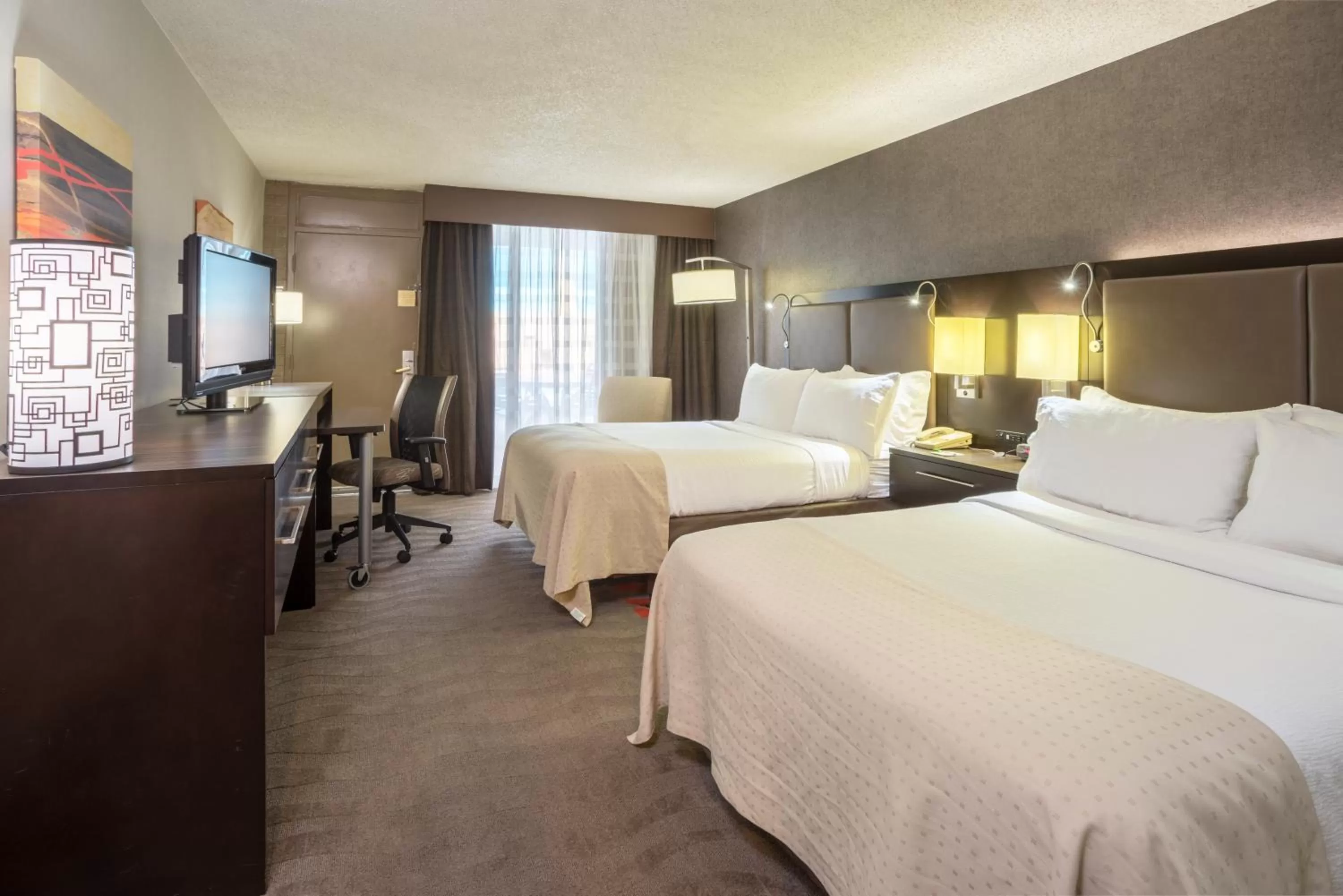 Photo of the whole room, Bed in Holiday Inn Harrisburg I-81 Hershey Area by IHG
