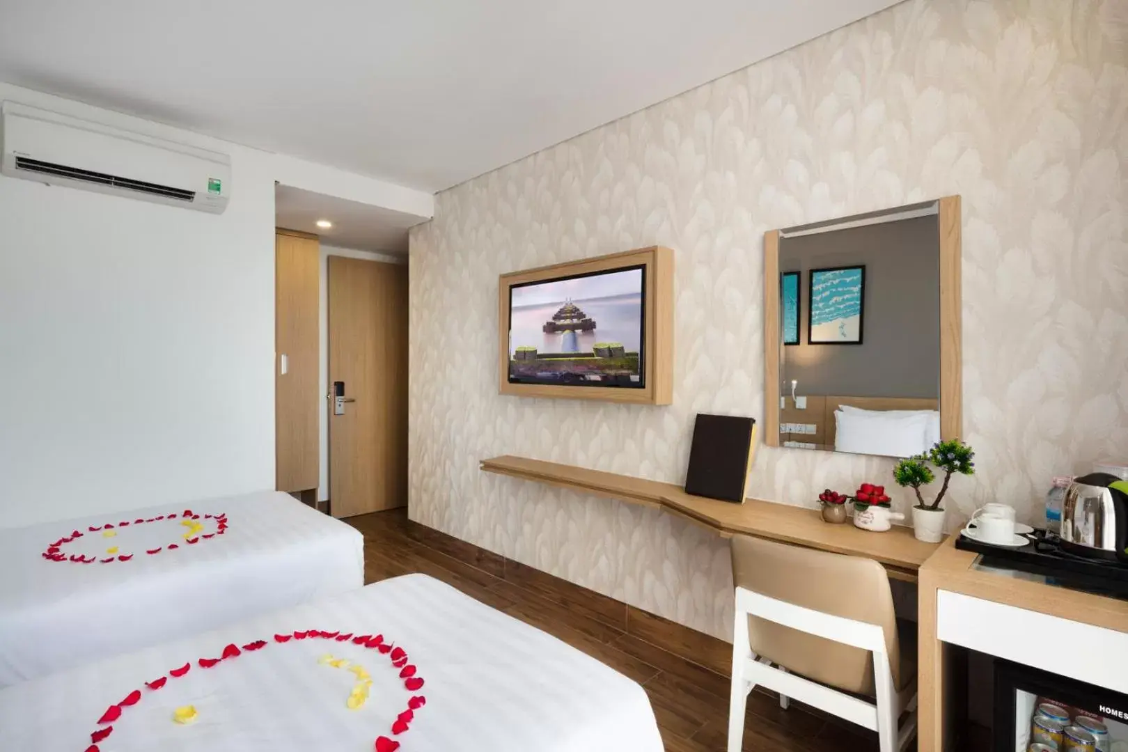 Bedroom, TV/Entertainment Center in Smile Hotel Nha Trang