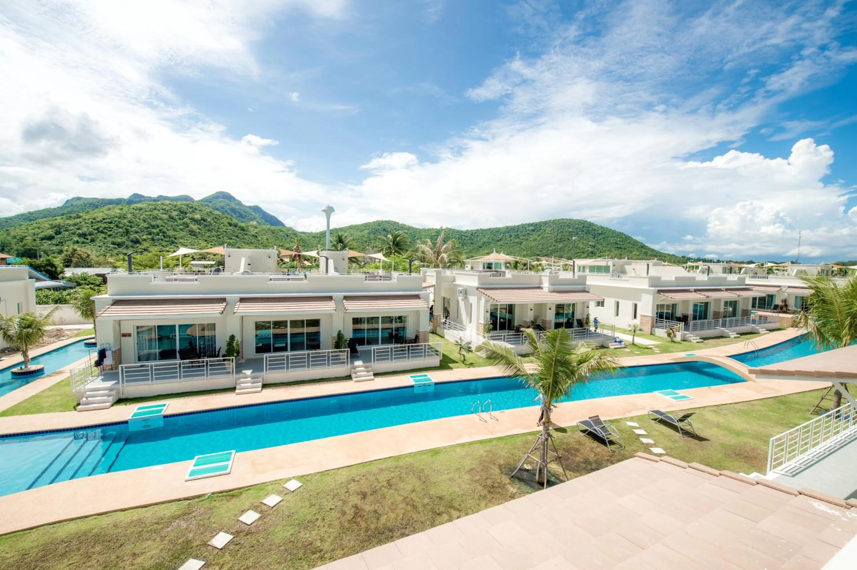 Property building in Oriental Beach Pearl Resort