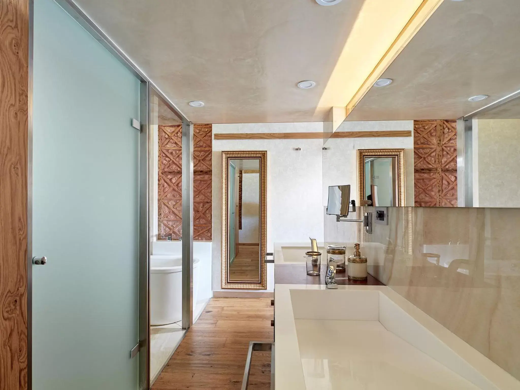 Bathroom, Lobby/Reception in Domus Renier Boutique Hotel - Historic Hotels Worldwide