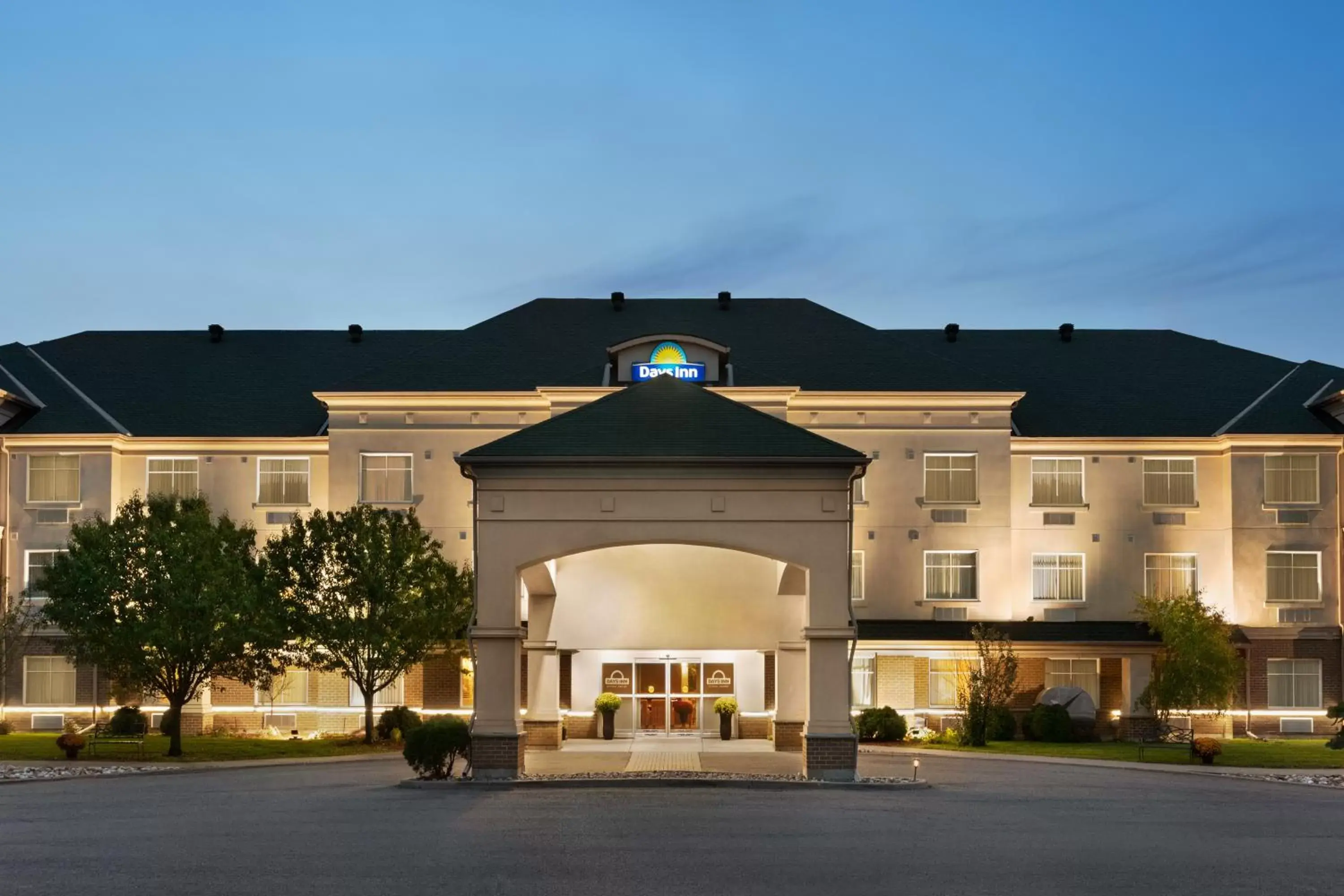 Facade/entrance, Property Building in Days Inn by Wyndham Ottawa Airport