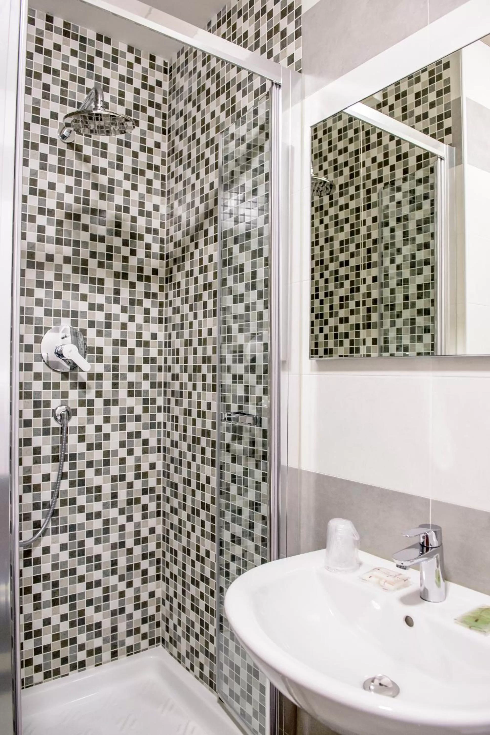 Shower in Hotel Emmaus