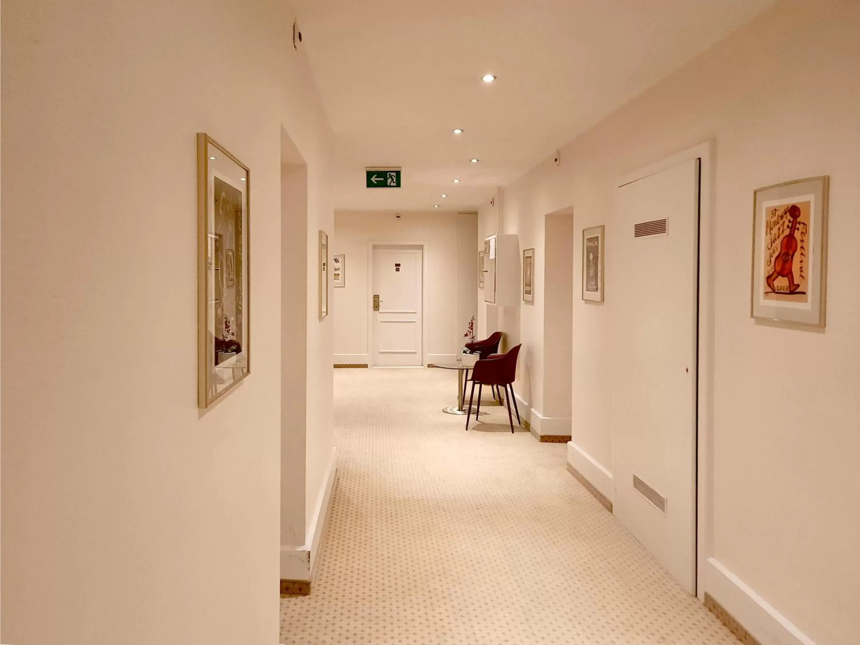 Property building in Villa Toscane Property building in Villa Toscane