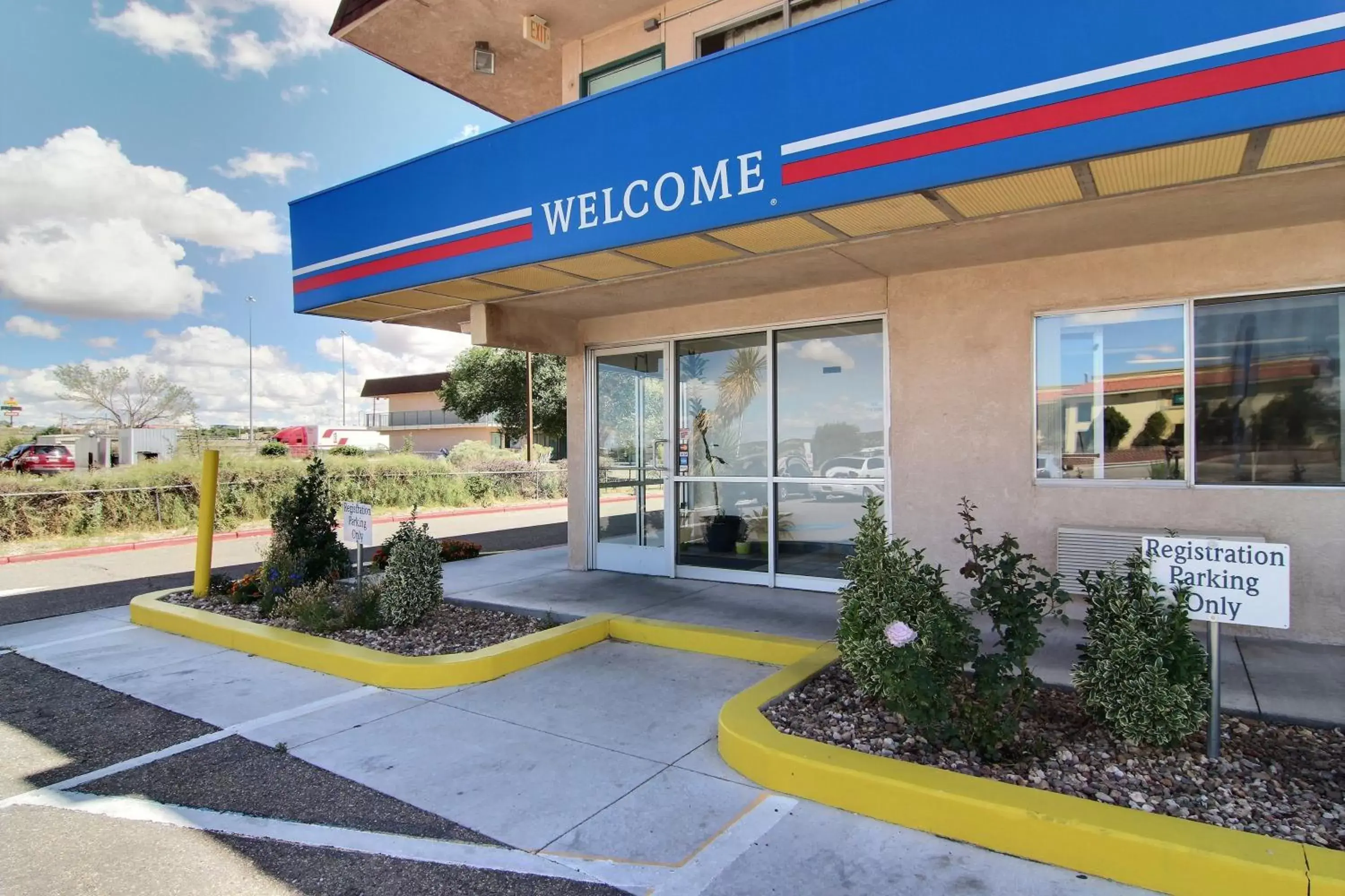 Facade/entrance in Motel 6-Santa Rosa, NM
