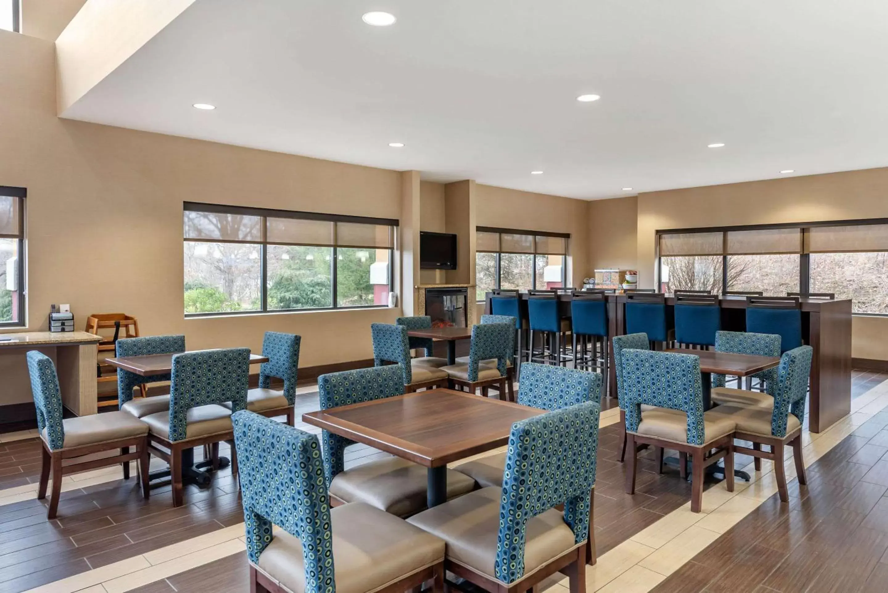 Restaurant/Places to Eat in Comfort Suites South Elkhart