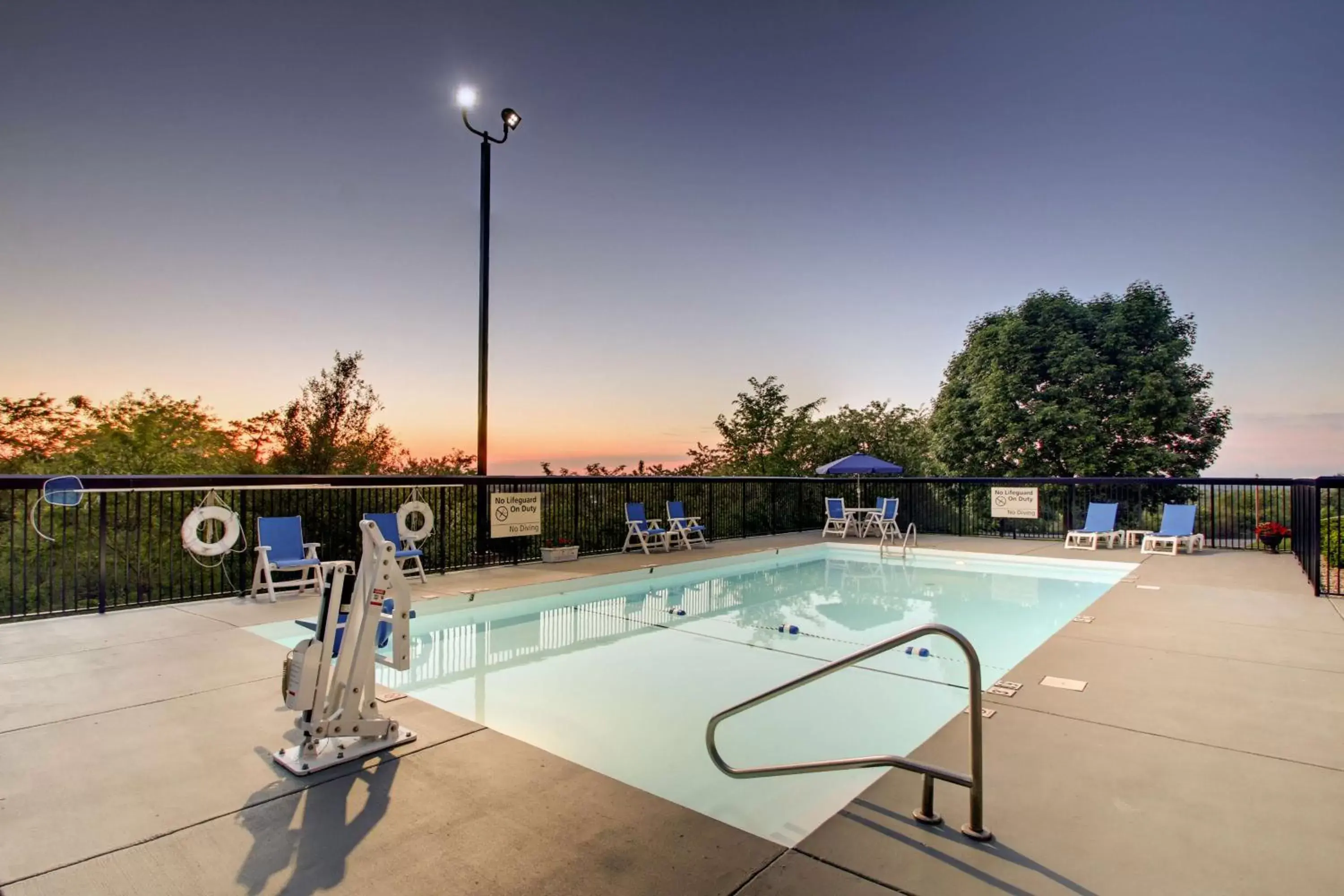 Pool view, Swimming Pool in Hampton Inn Rolla