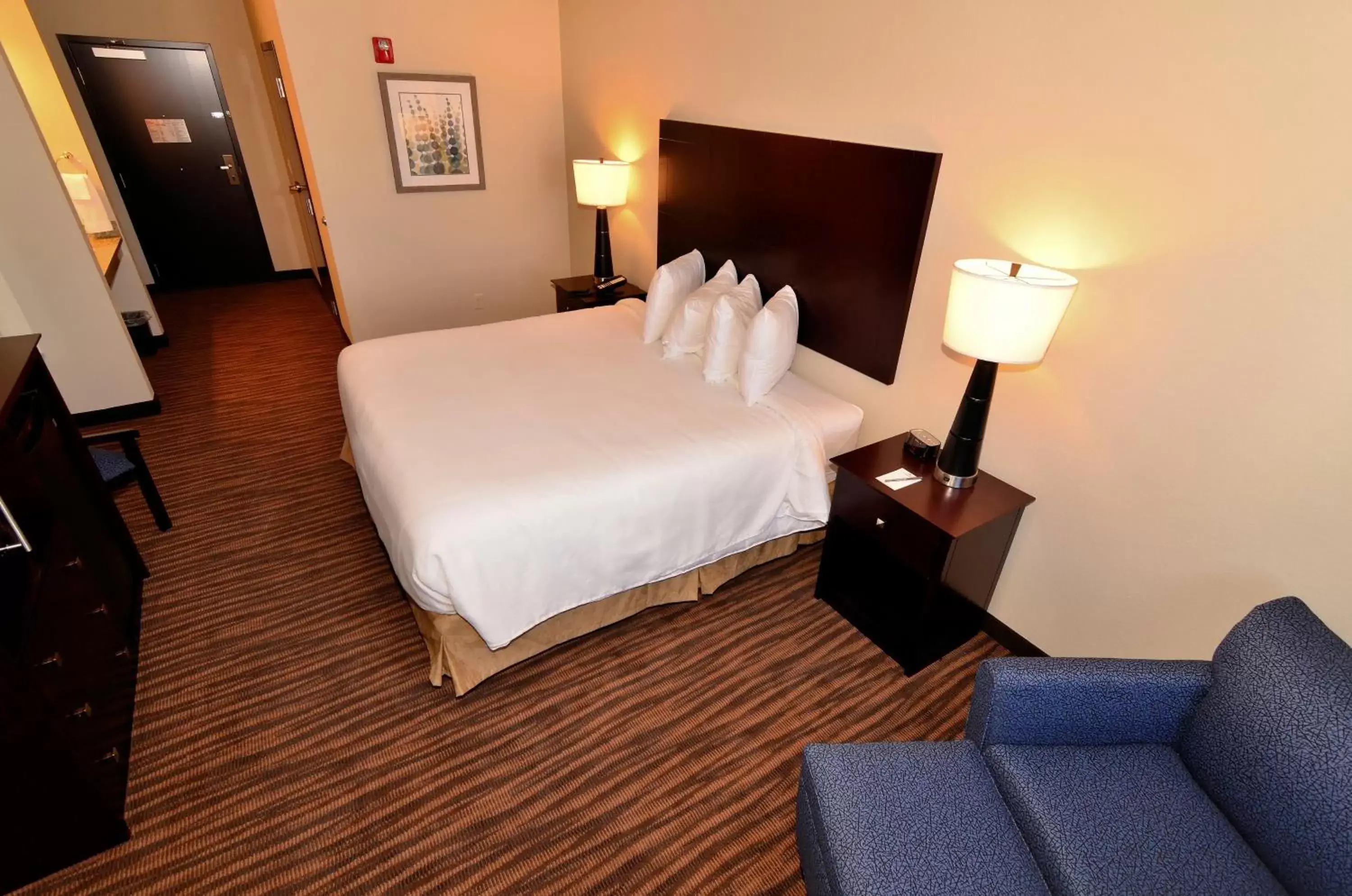 Bed in Cobblestone Inn & Suites - Holstein