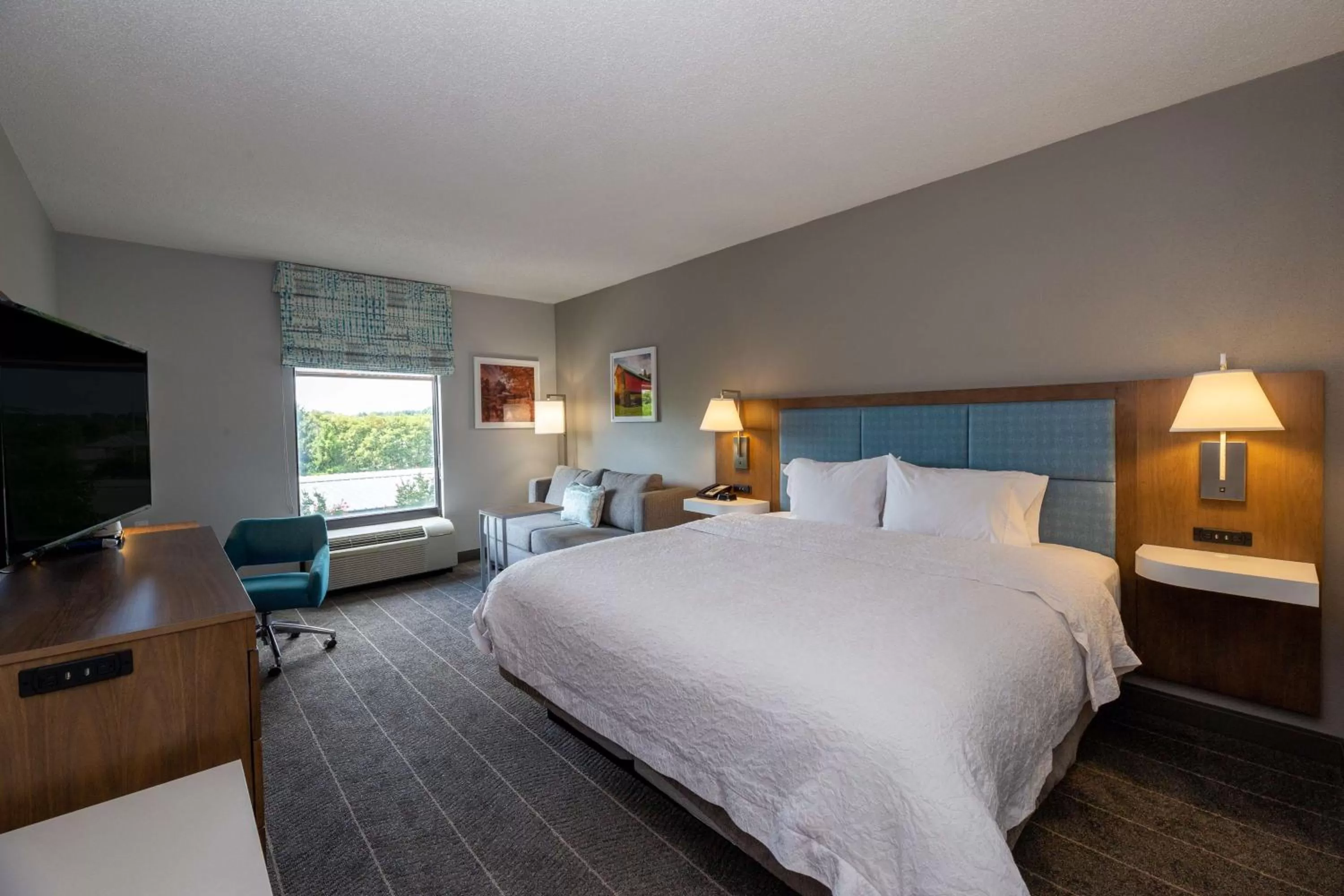 Bedroom, Bed in Hampton Inn Christiansburg/Blacksburg