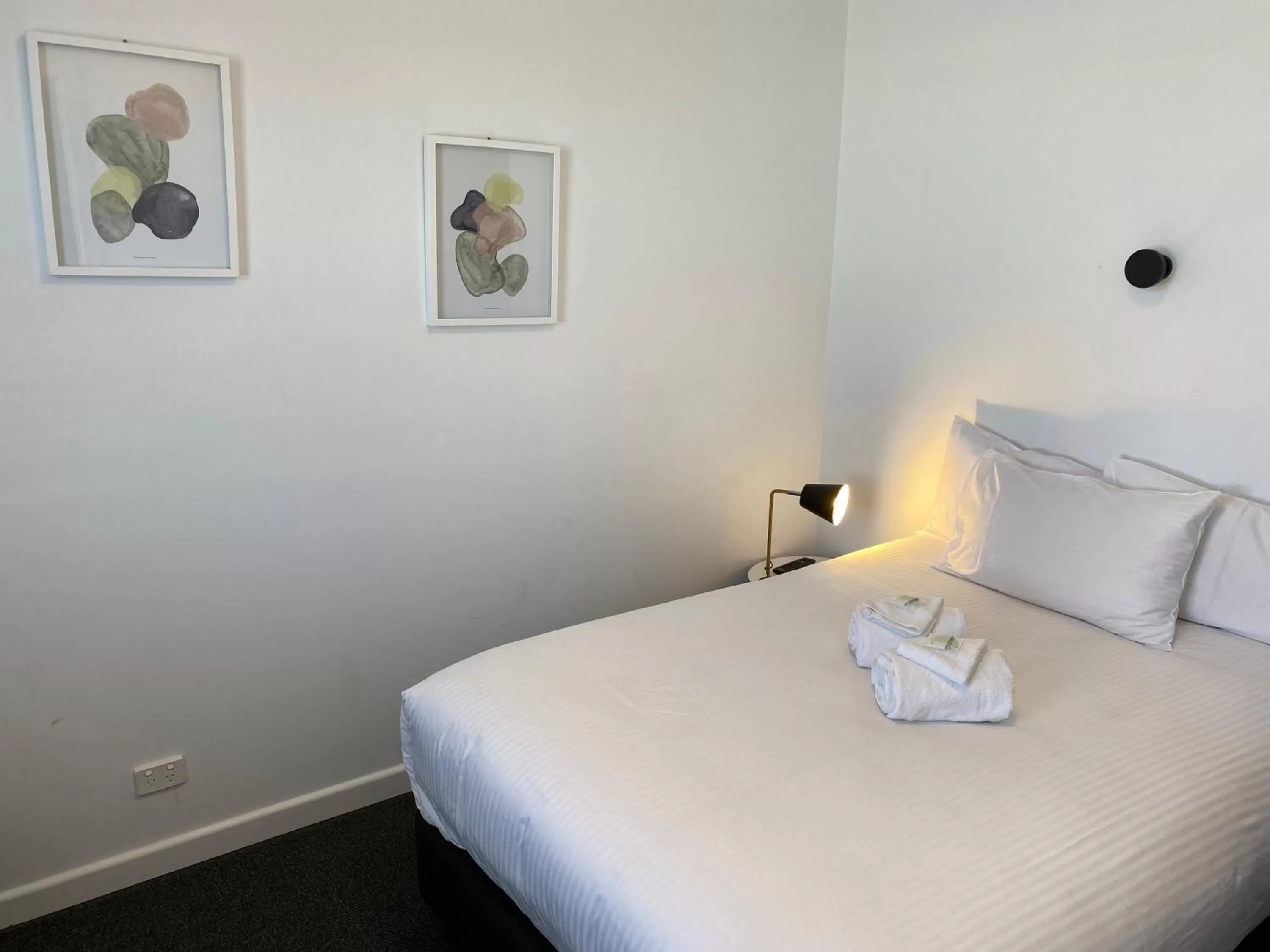 Bed in Central Motel Mudgee