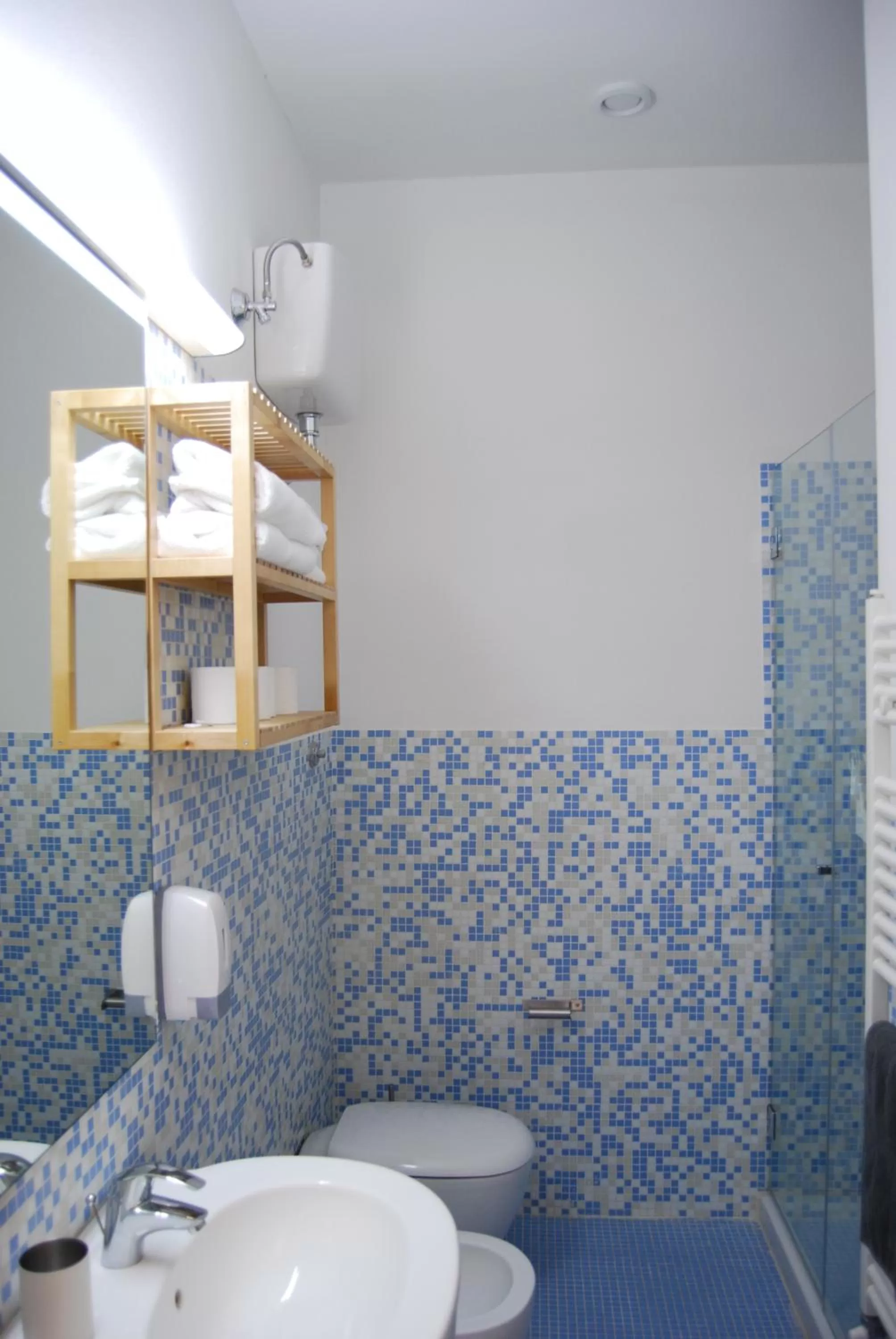 Bathroom, Bed in Locanda La Bottega del Parco