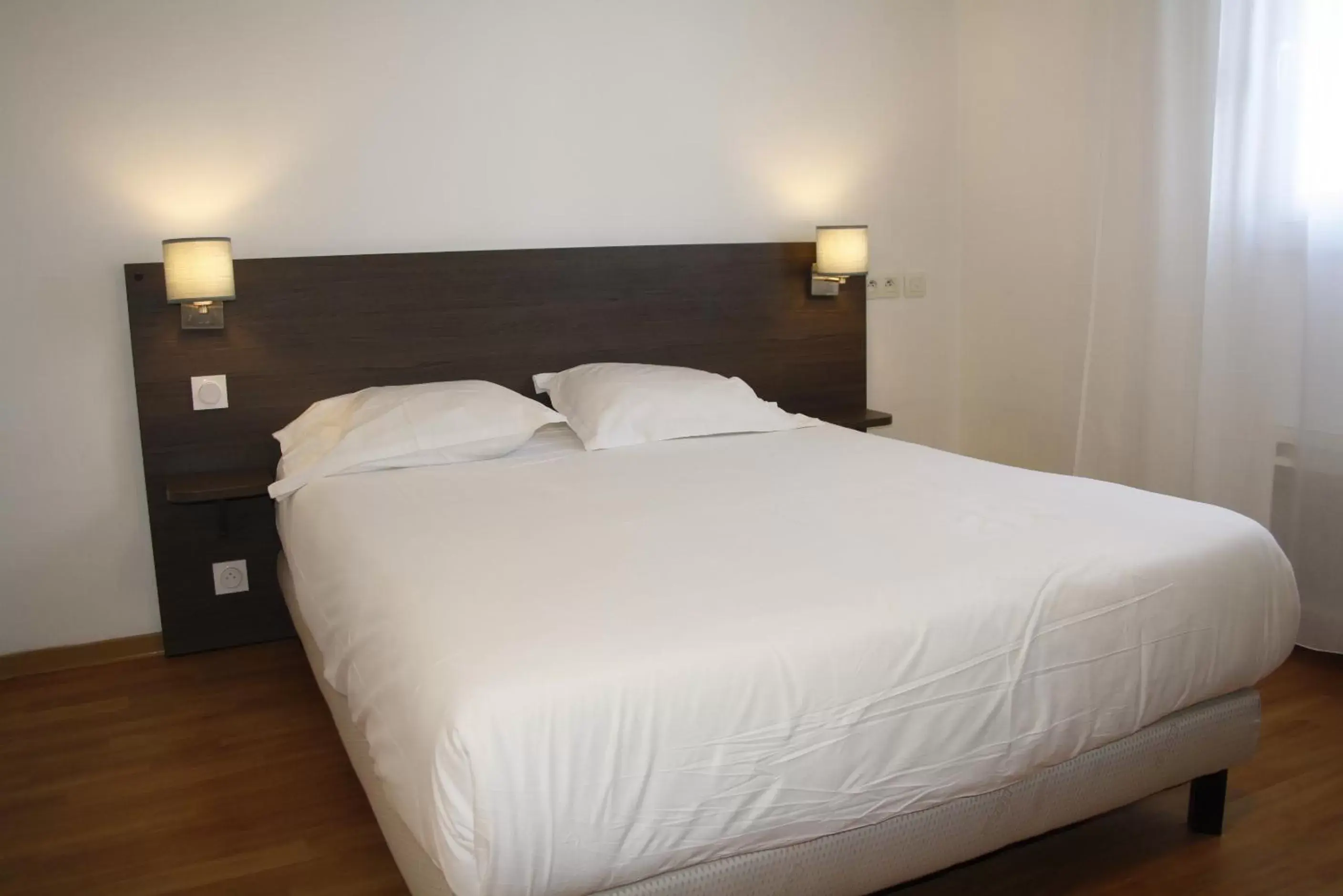 Photo of the whole room, Bed in City Résidence Marseille