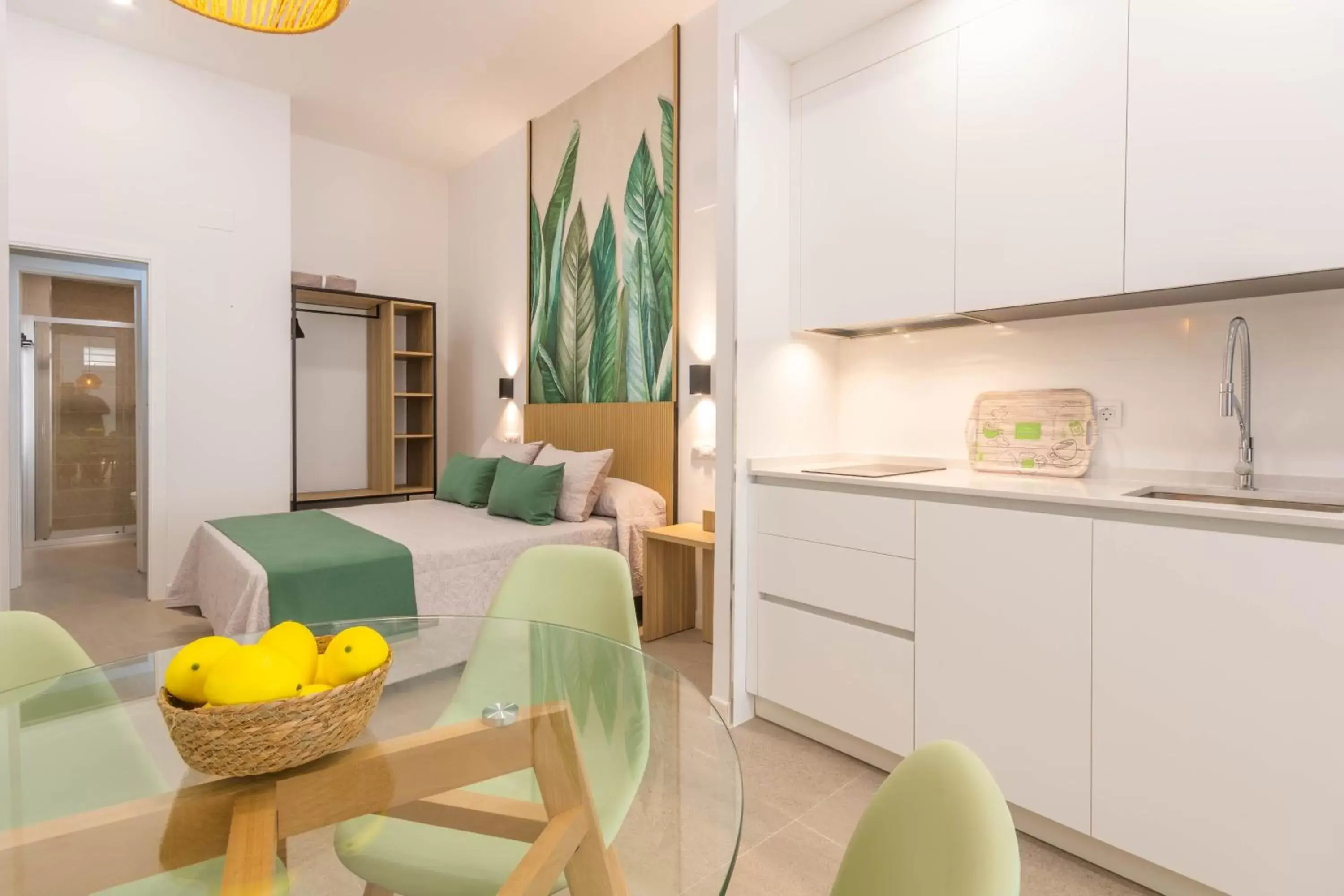 Photo of the whole room, Kitchen/Kitchenette in Apartamentos Alnatur