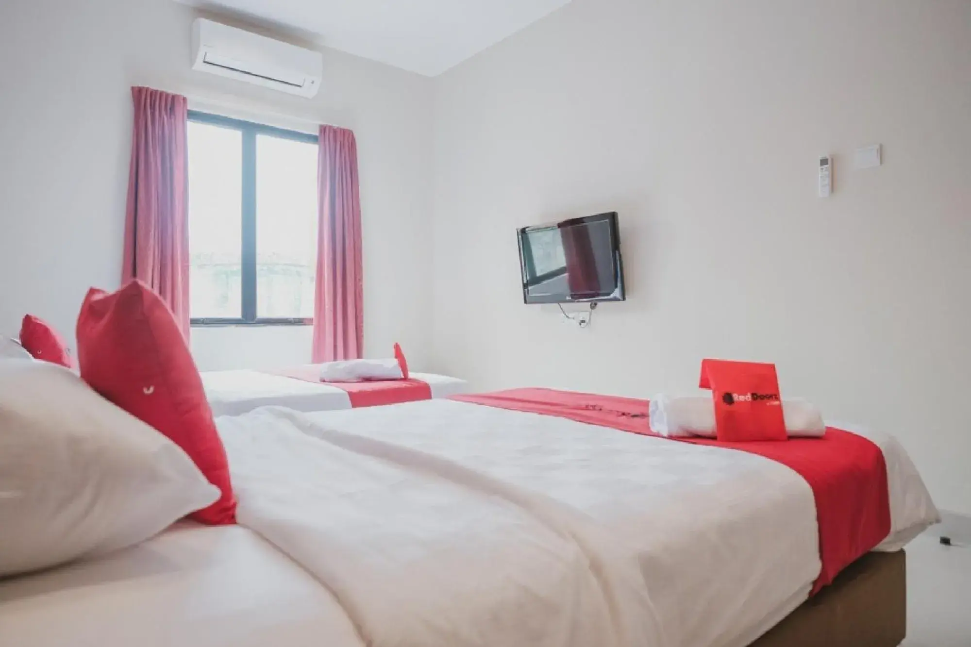 Bed in RedDoorz Plus near Ferry Terminal Batam Center