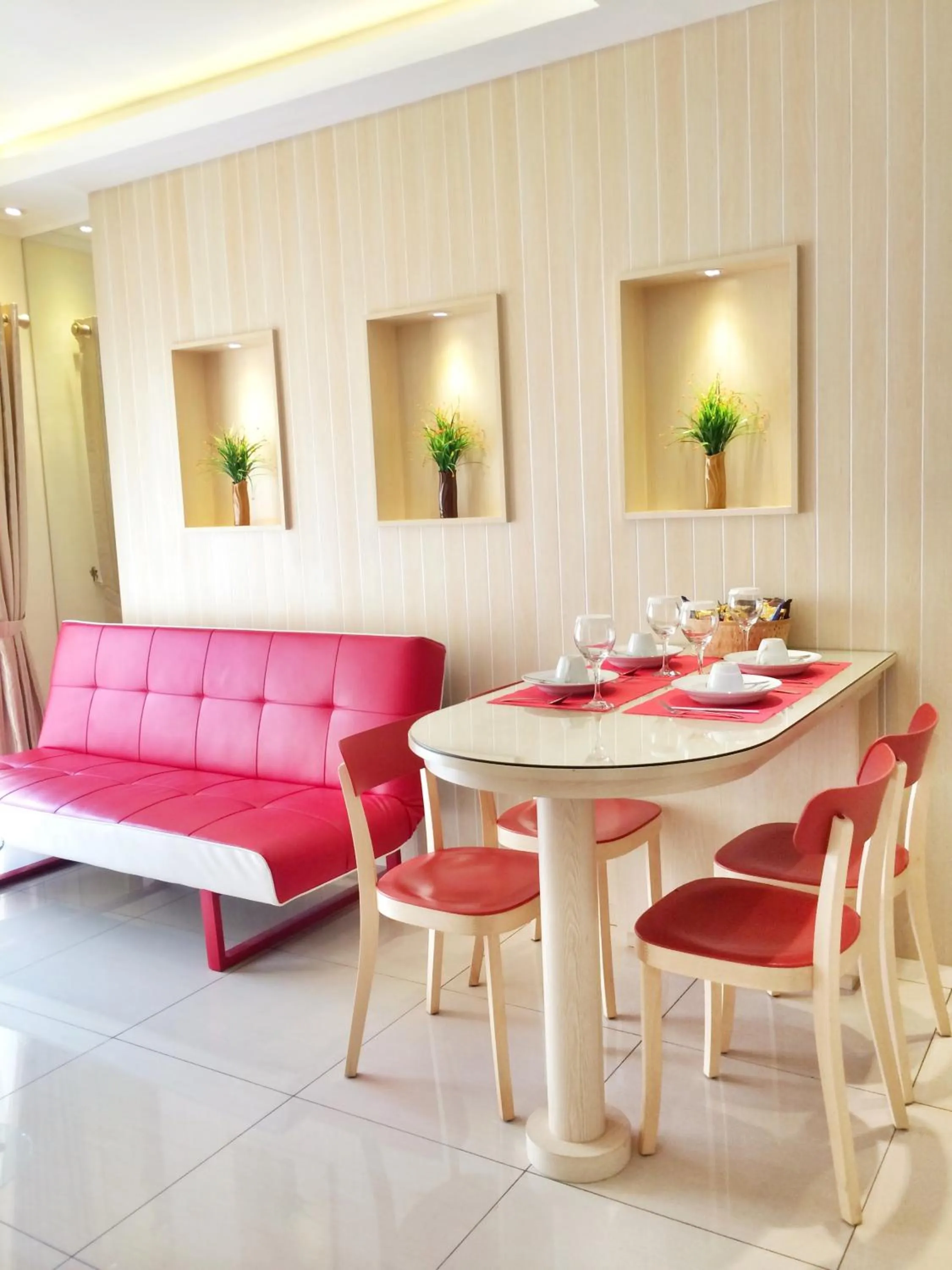 Living room in Ravarine Suite Apartment