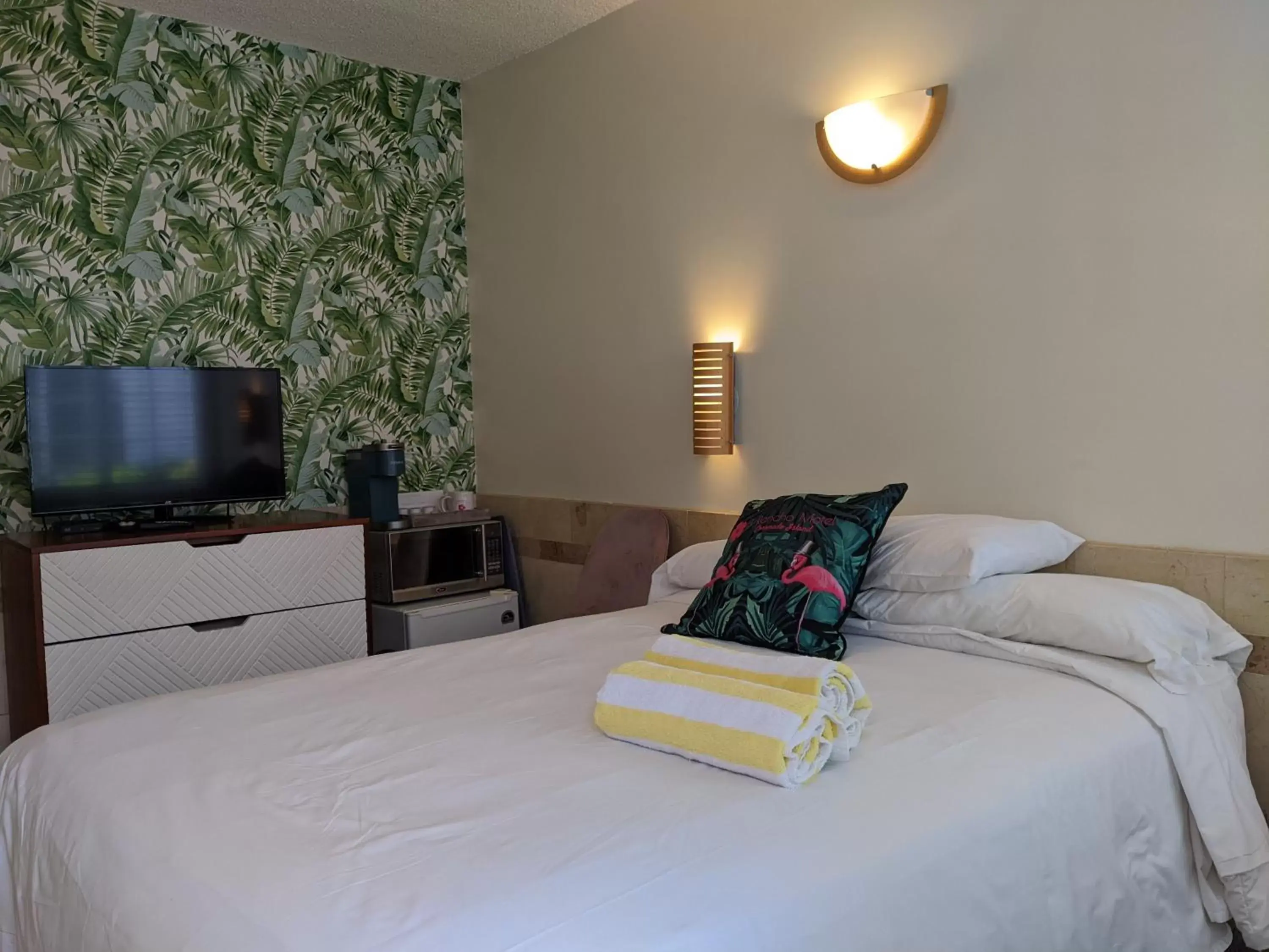 Bedroom, Bed in El Rancho Motel