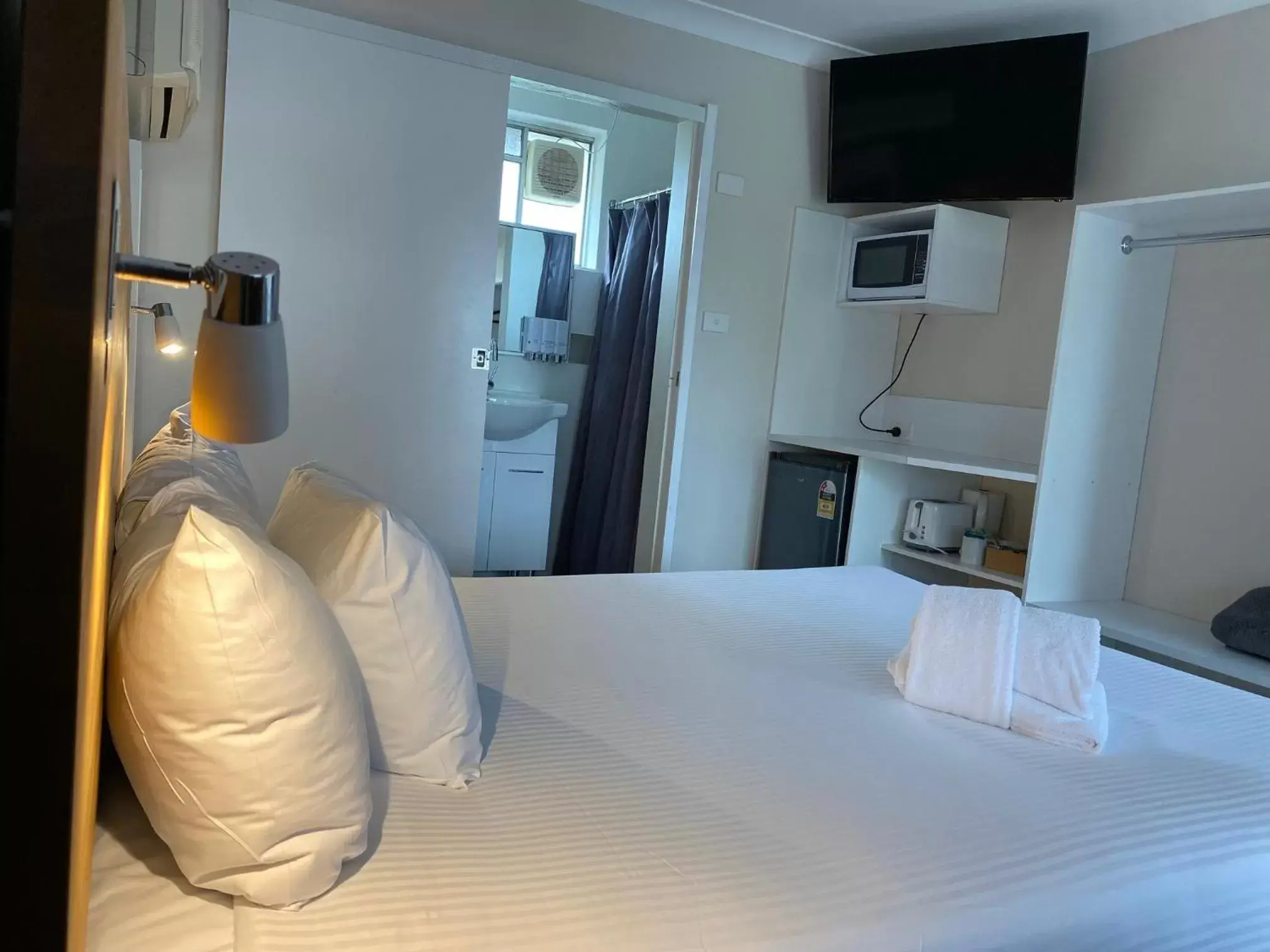 Bedroom, Bed in Nowra Motor Inn