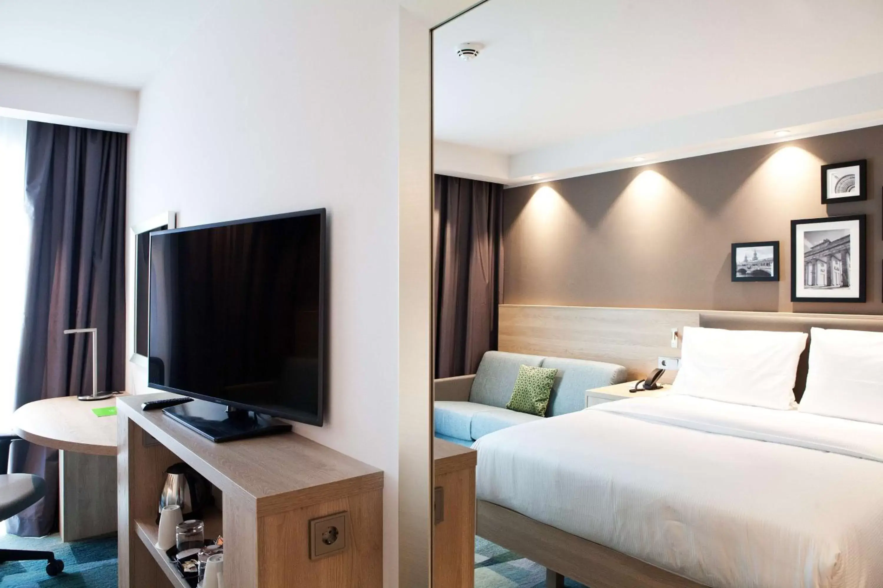 Bed in Hampton By Hilton Berlin City East Side Gallery Bed in Hampton By Hilton Berlin City East Side Gallery