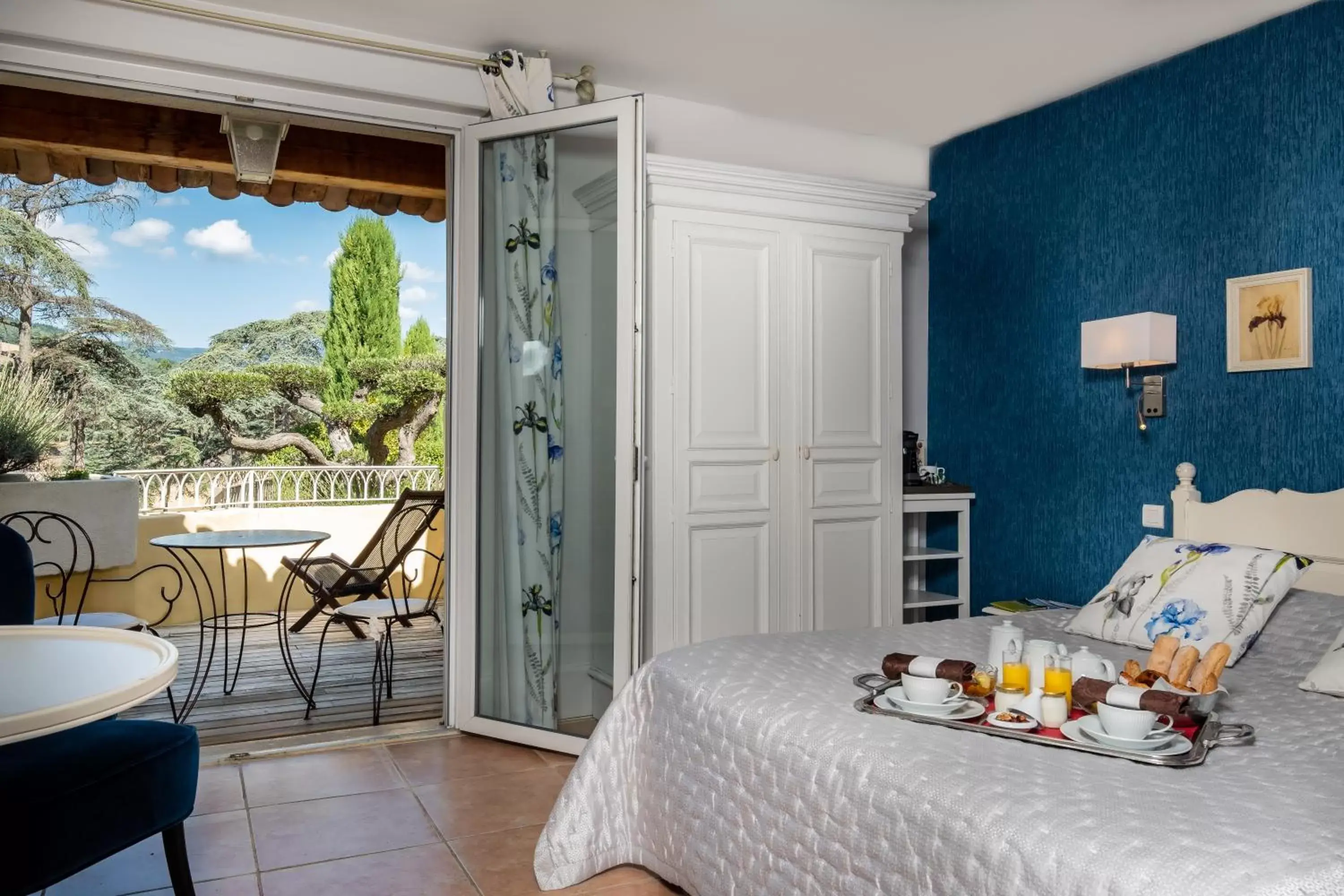 Bedroom in Auberge Du Lac