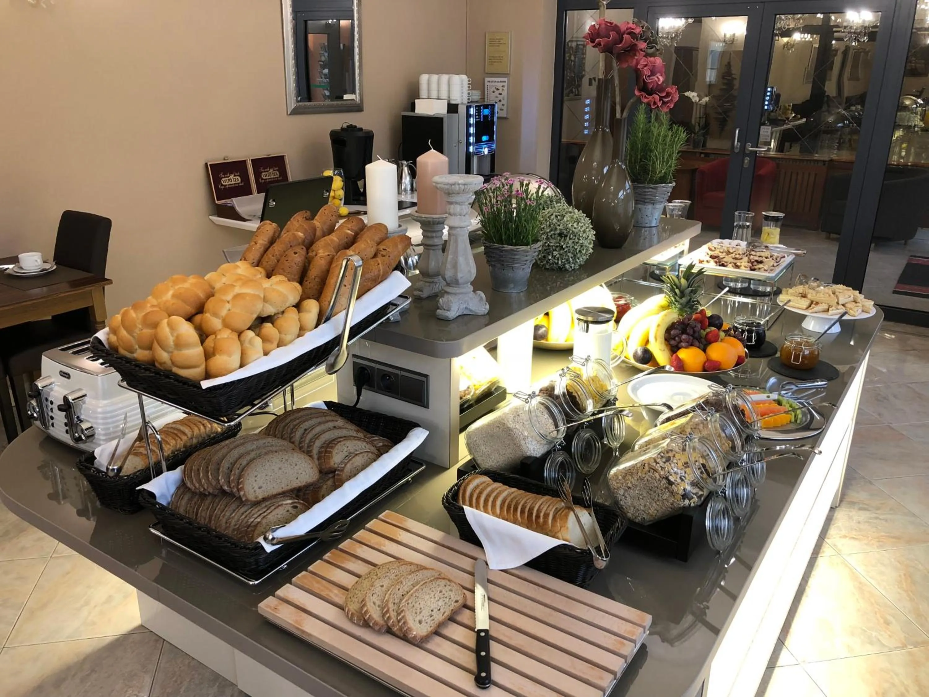 Restaurant/places to eat in Kavalir