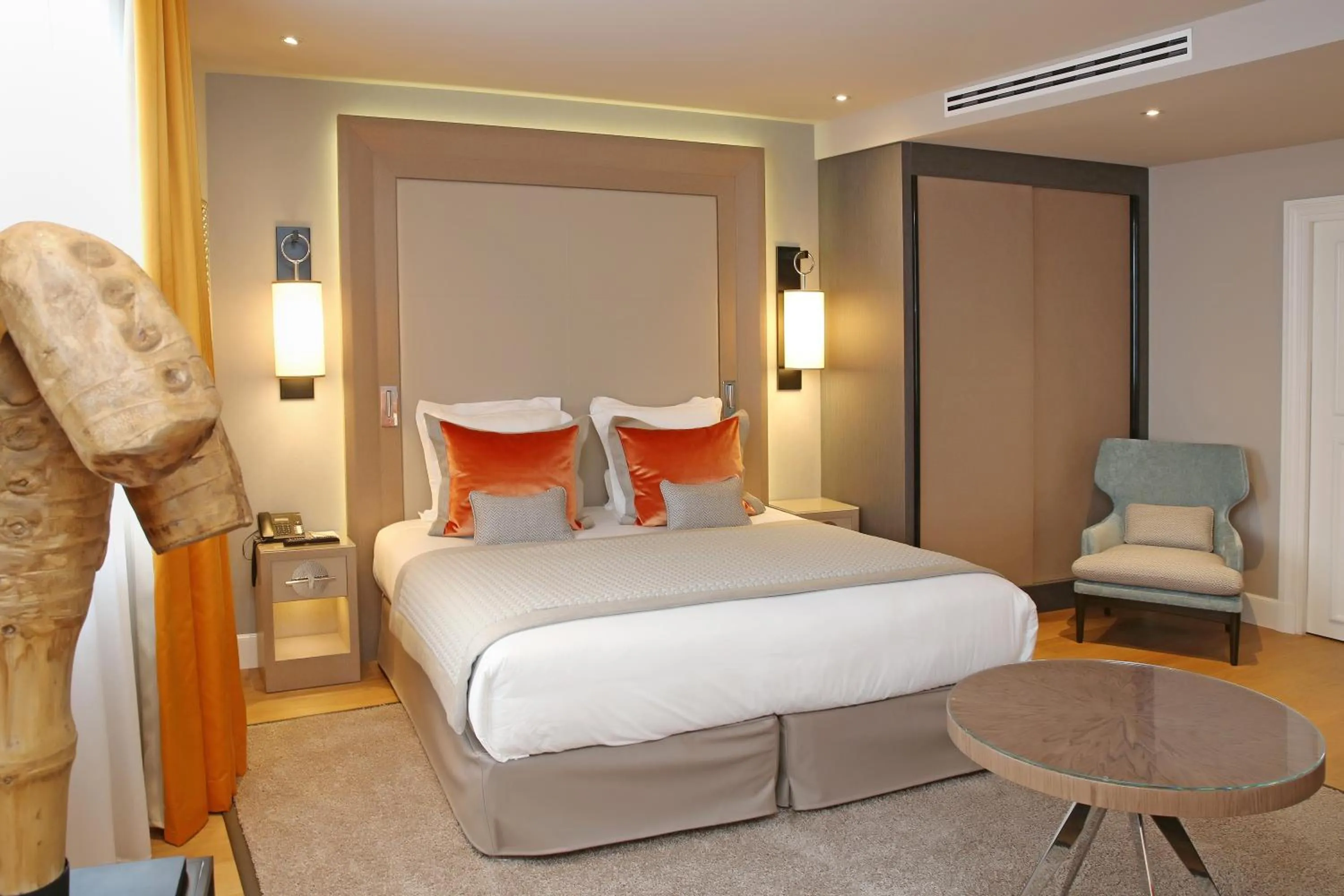 Bedroom, Bed in Hôtel Alchimy