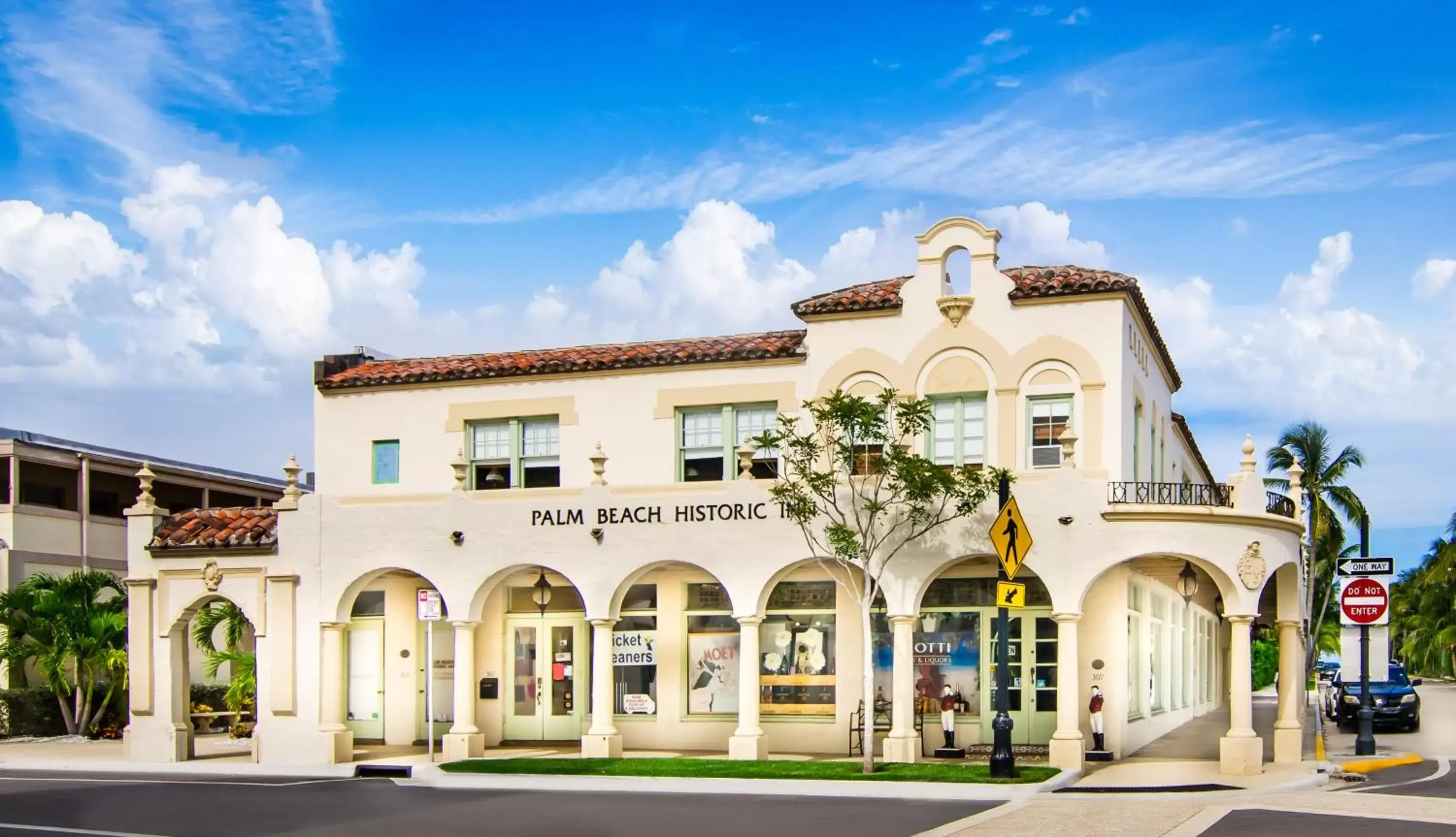 Property building in Palm Beach Historic Inn