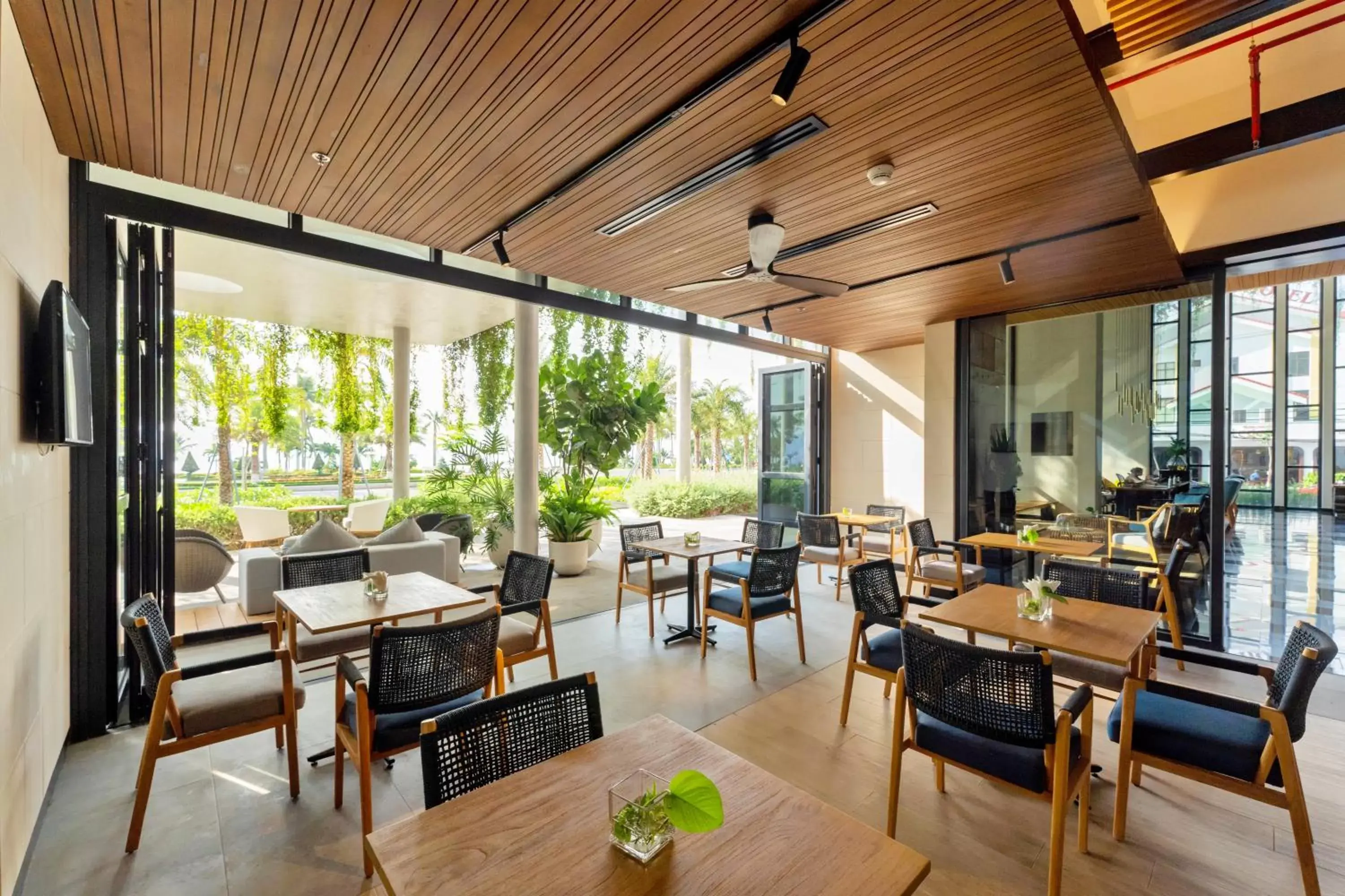 Lounge or bar, Restaurant/Places to Eat in Anya Premier Hotel Quy Nhon
