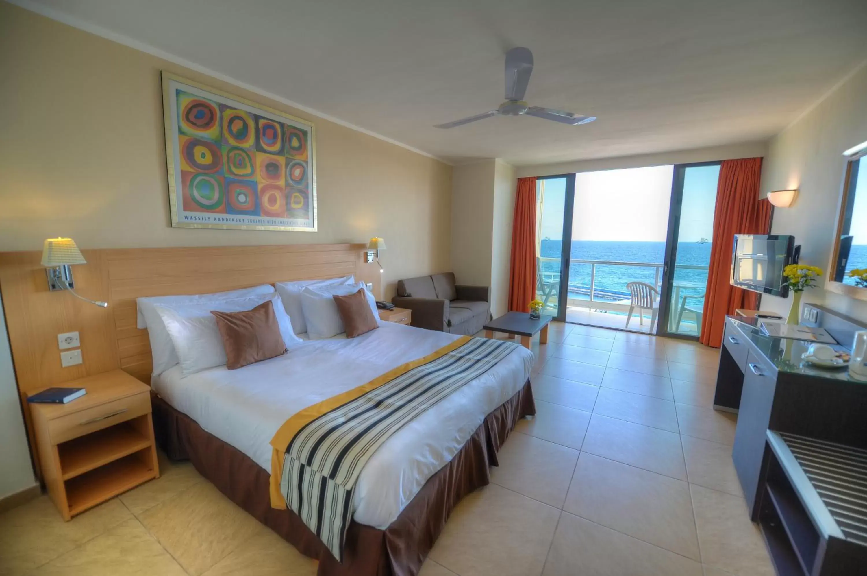 Balcony/Terrace, Bed in The Preluna Hotel