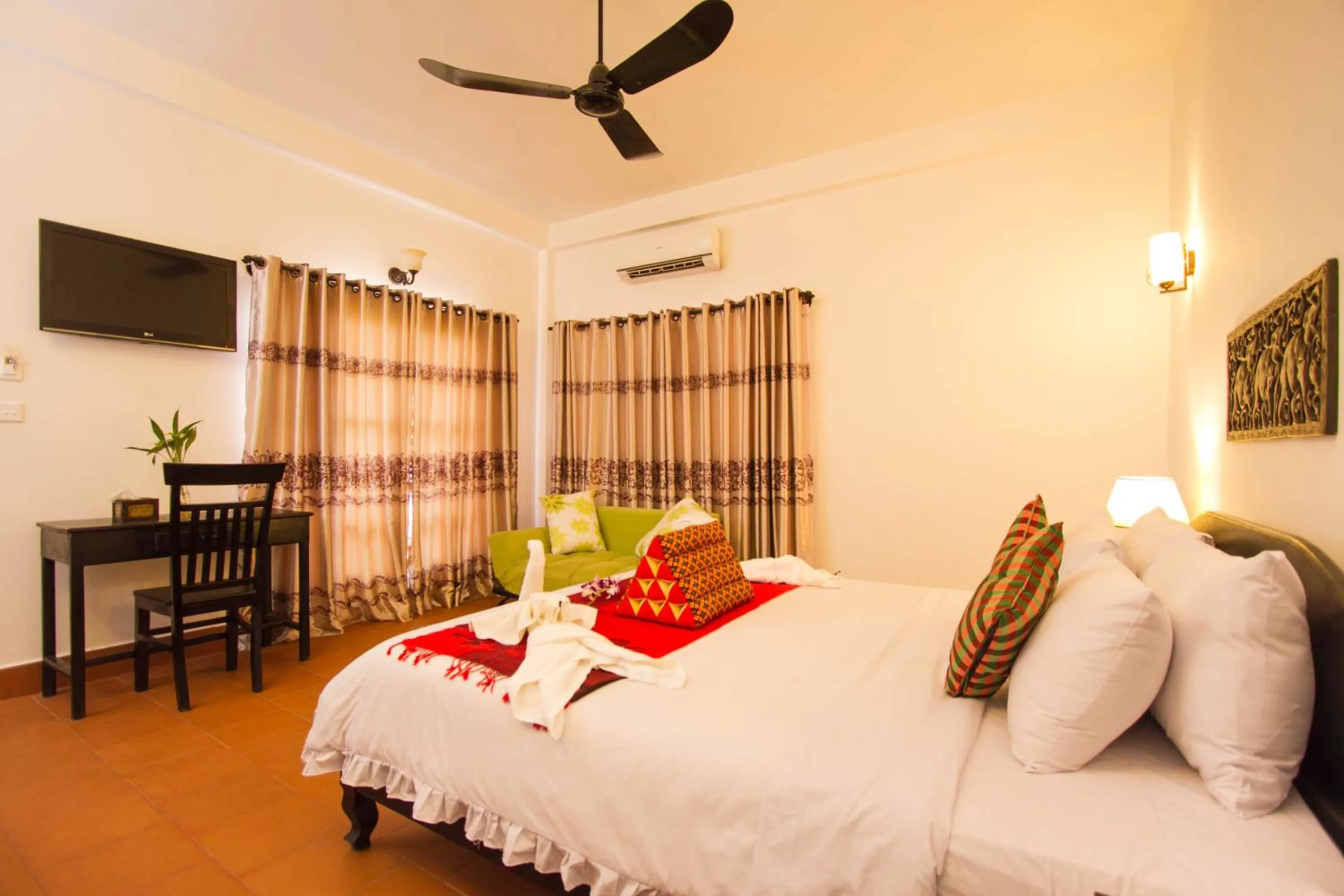 Photo of the whole room, Bed in Sonalong Boutique Village & Resort