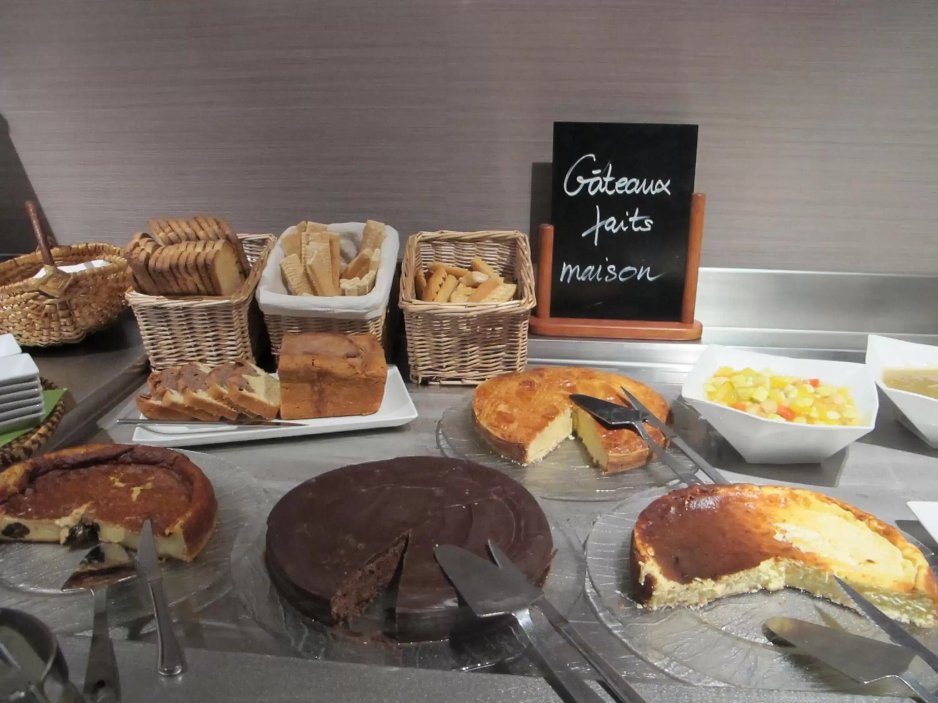 Food and drinks, Breakfast in Logis Hôtel-Restaurant Les Loges