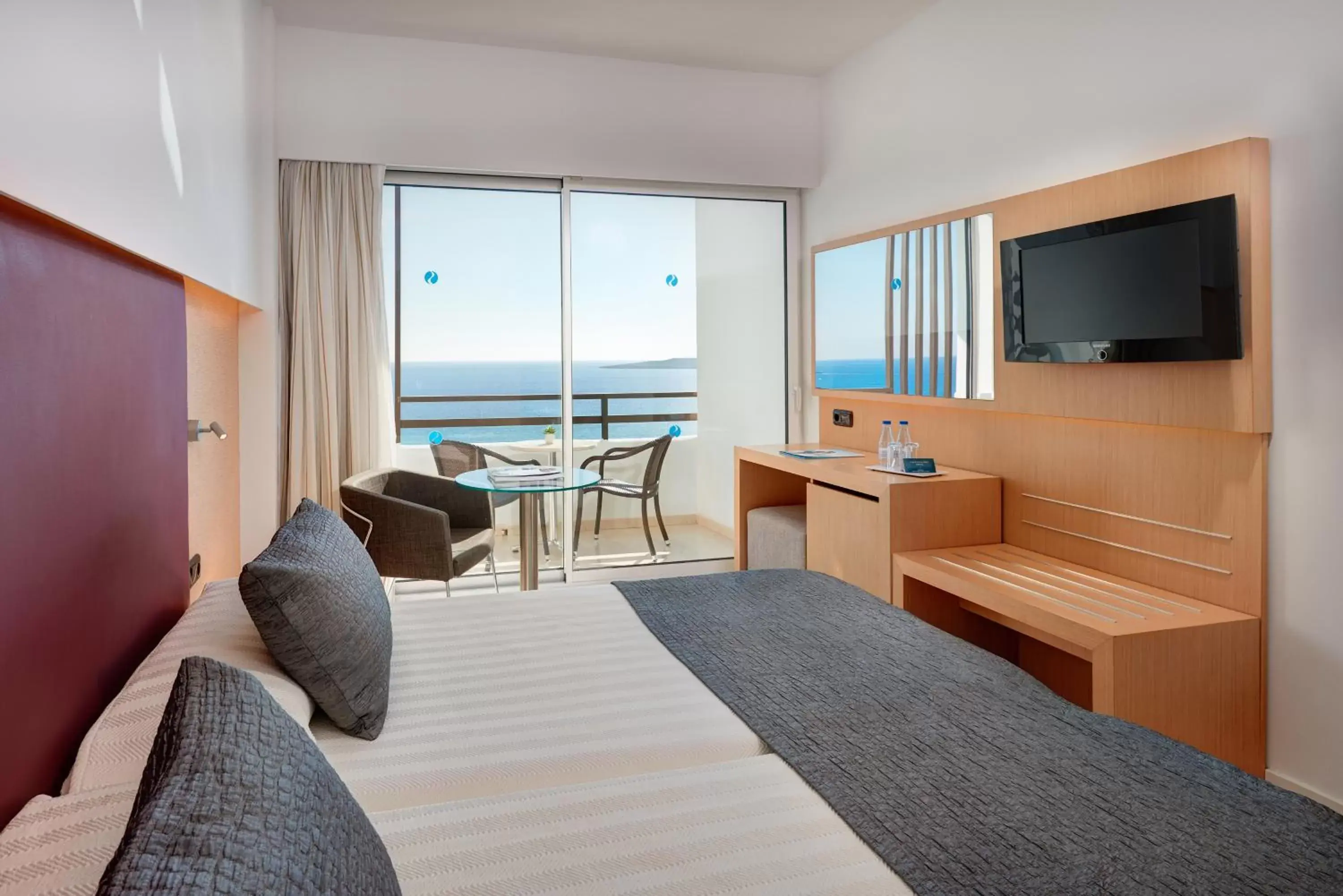 Photo of the whole room, Sea View in CM Playa del Moro