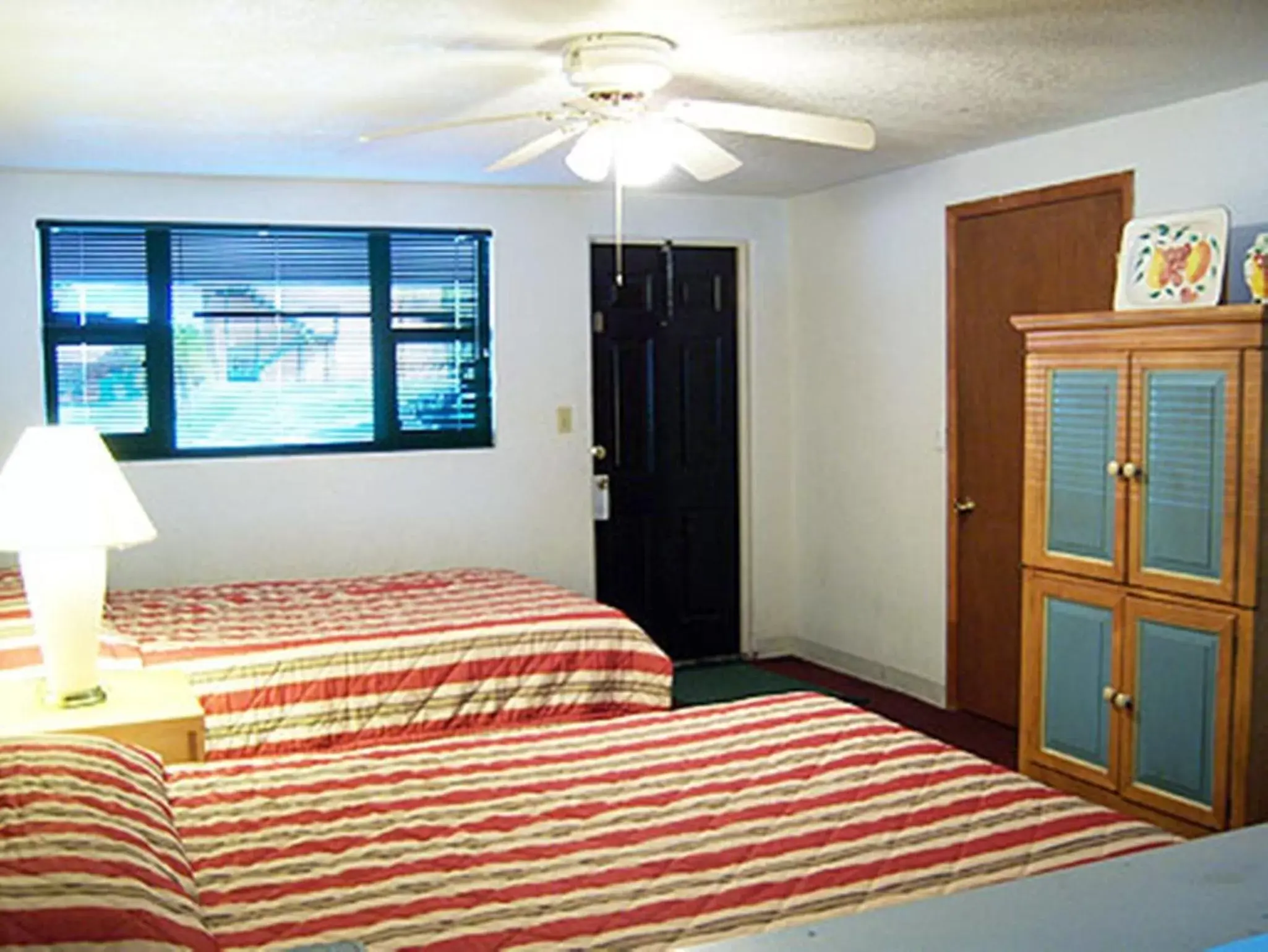 Bed in Lake Roy Beach Inn - Winter Haven