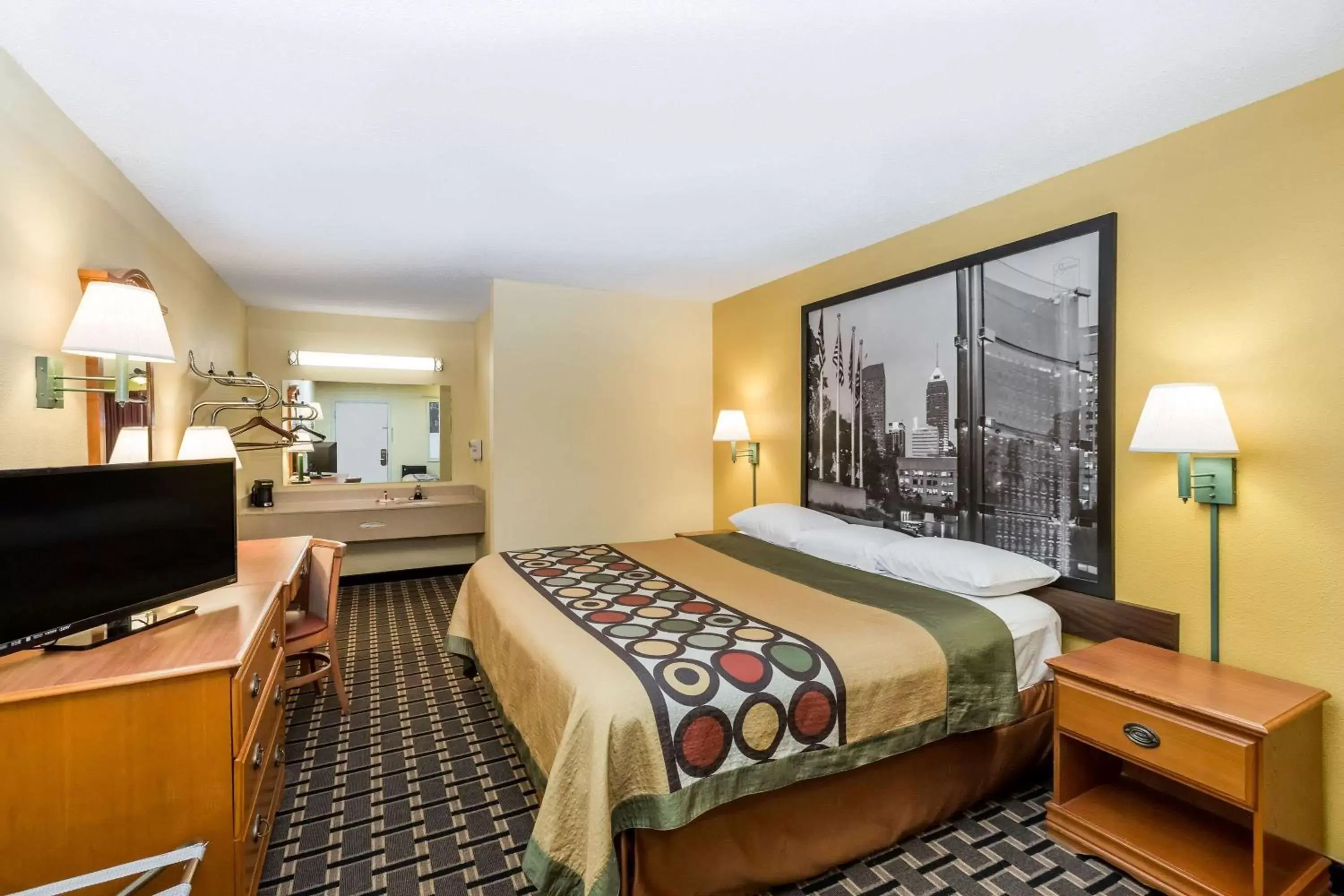 Photo of the whole room, Bed in Super 8 by Wyndham Indianapolis-Southport Rd