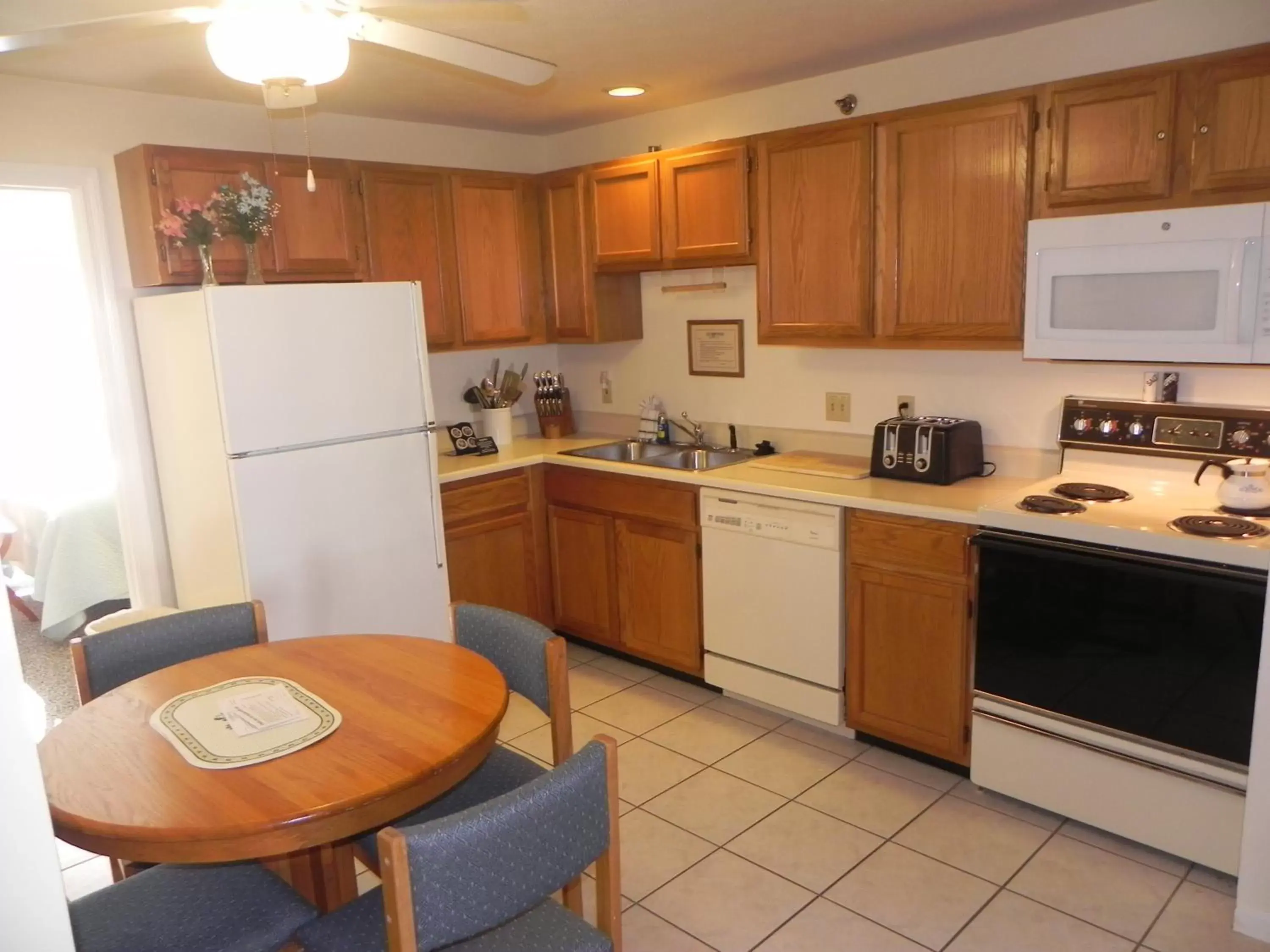 Other, Kitchen/Kitchenette in Elmwood Resort Hotel