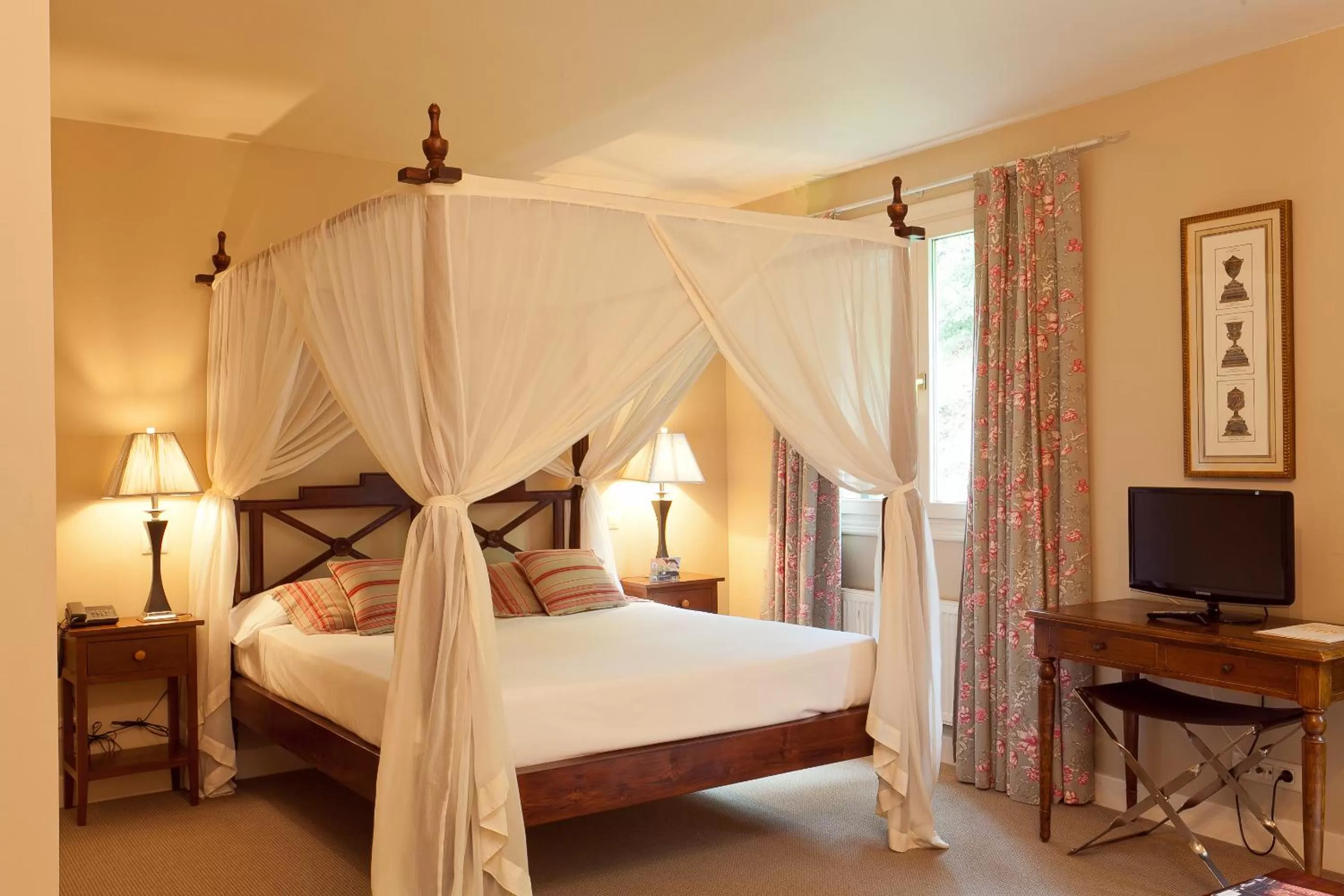 Photo of the whole room, Bed in Hotel Zubieta