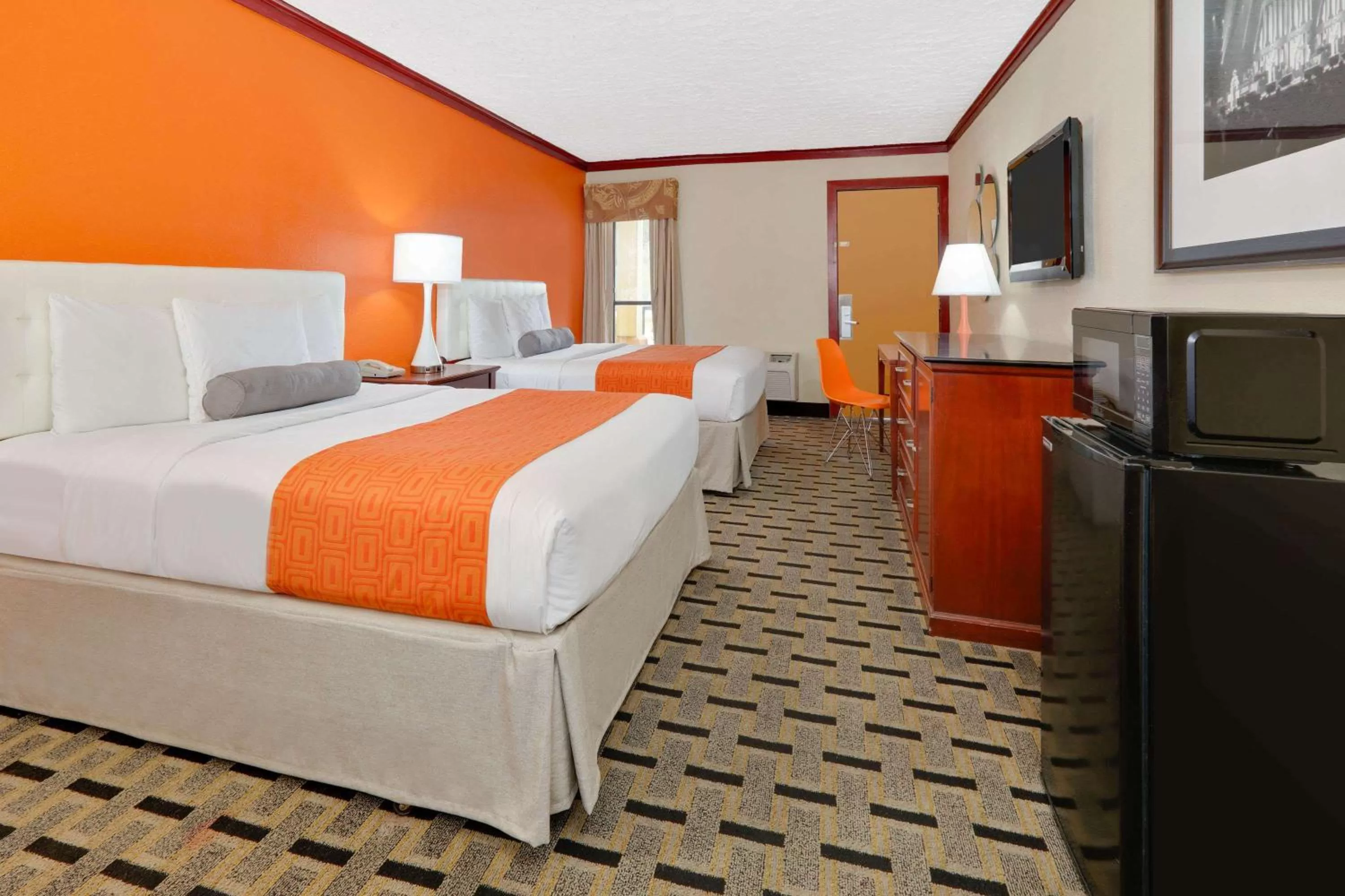 Photo of the whole room, Bed in Howard Johnson by Wyndham San Marcos
