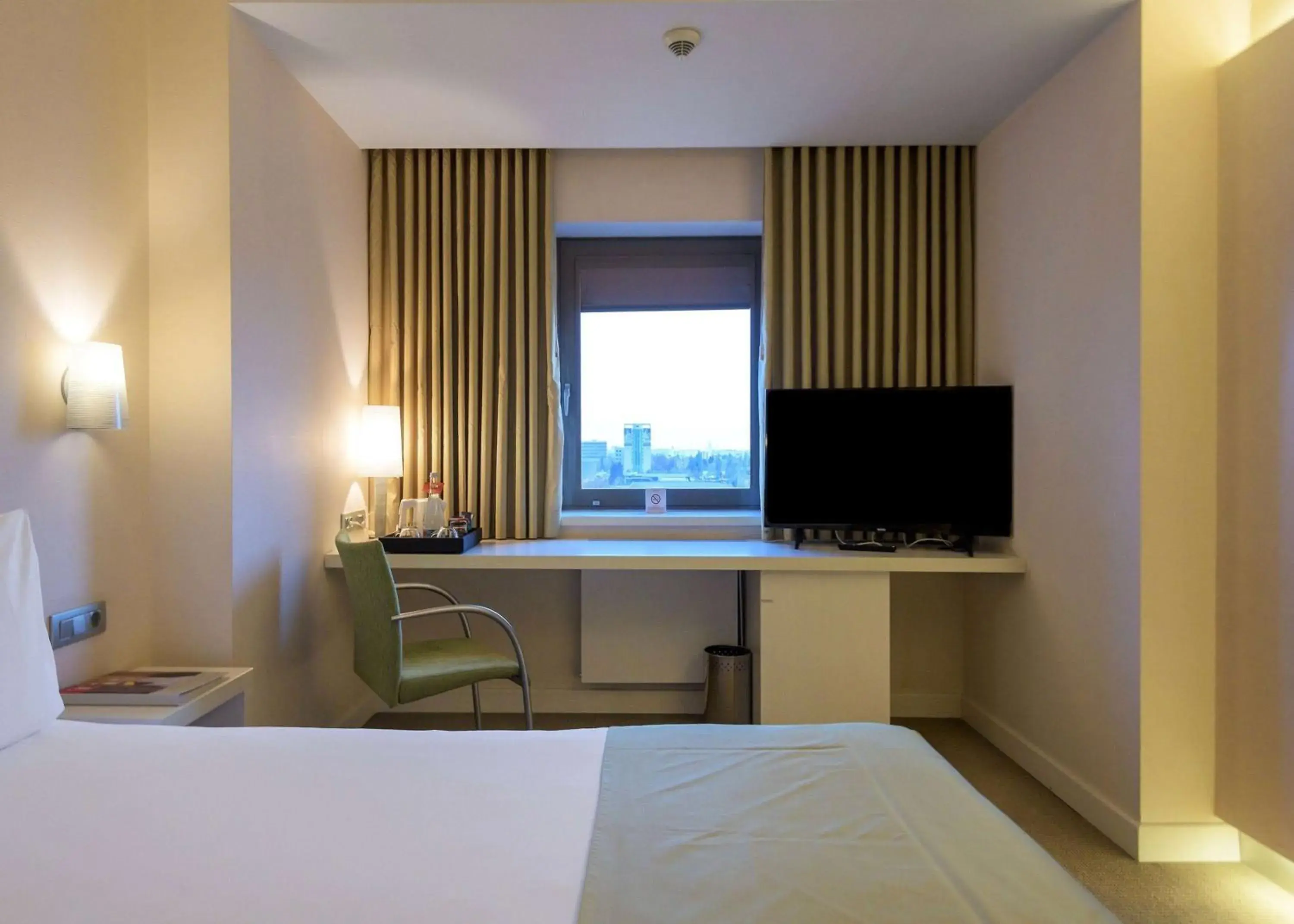 Photo of the whole room, Bed in Ramada Plaza by Wyndham Bucharest Convention Center