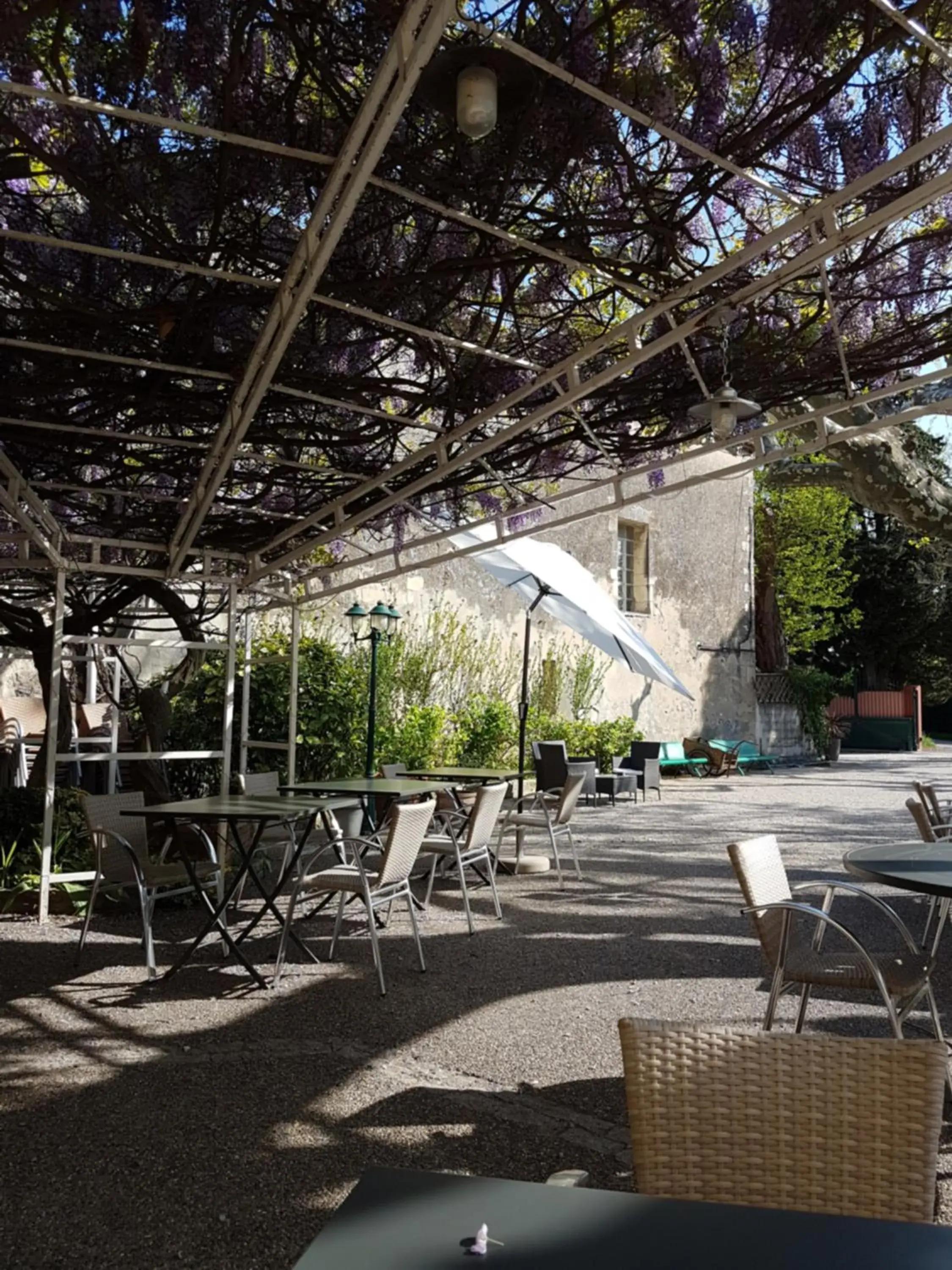 Patio in Hotel Restaurant la Ferme