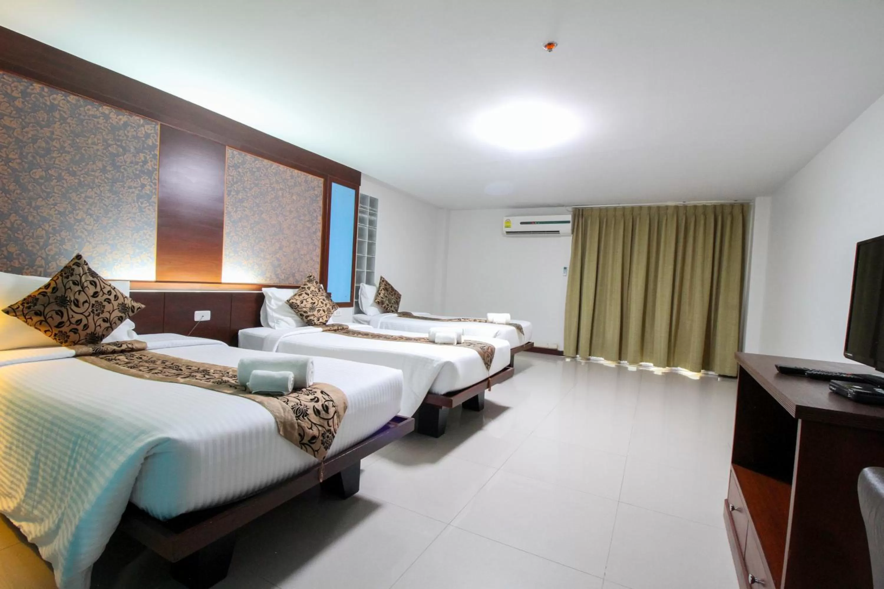 Family Suite in Convenient Grand Hotel