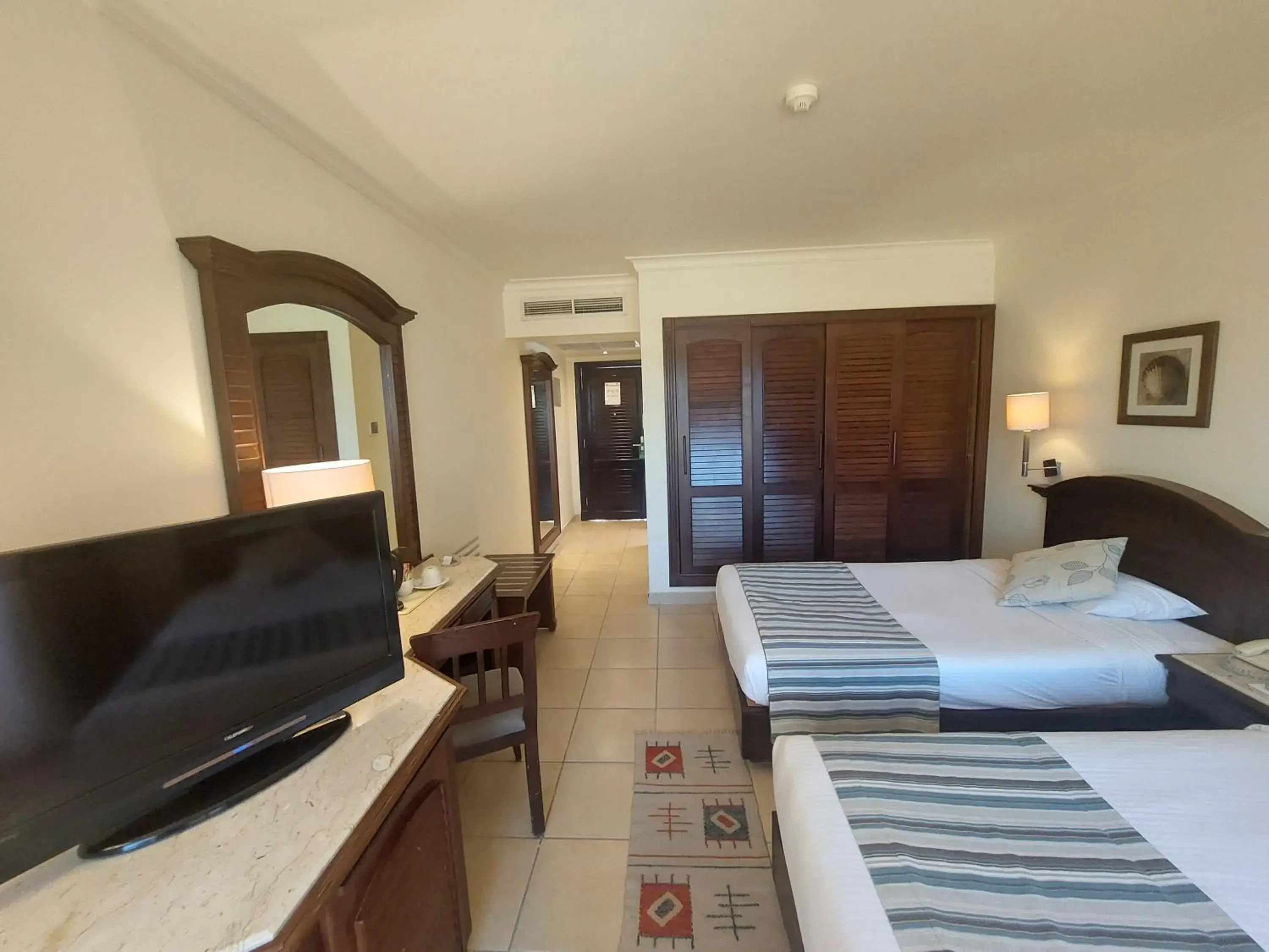Bed, TV/Entertainment Center in Hurghada Coral Beach Hotel
