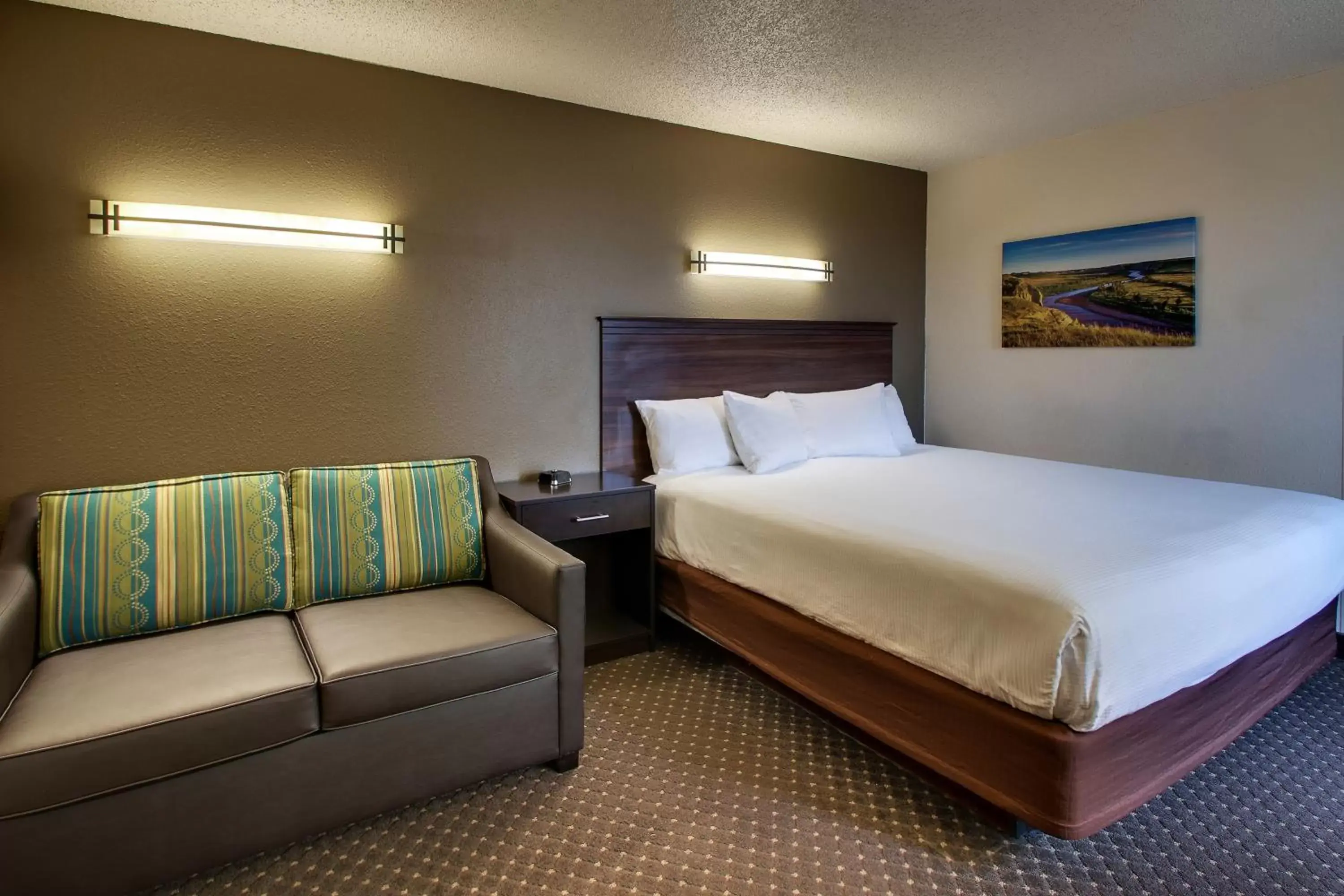 Bed in EverSpring Inn & Suites