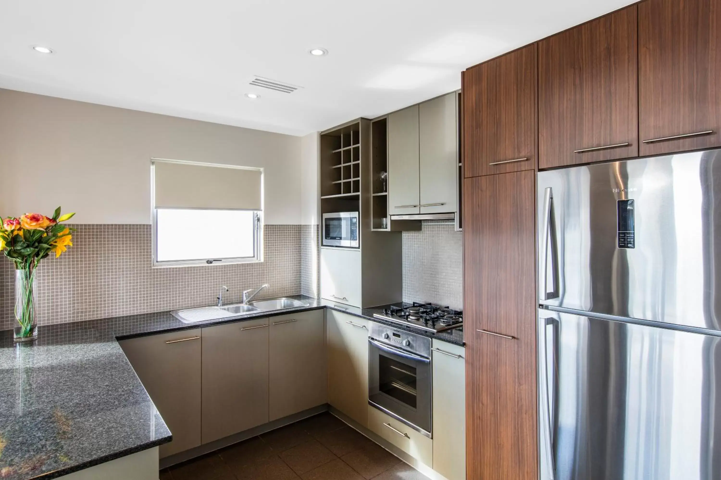 Kitchen or kitchenette in Oaks Brisbane Mews Suites Kitchen or kitchenette in Oaks Brisbane Mews Suites