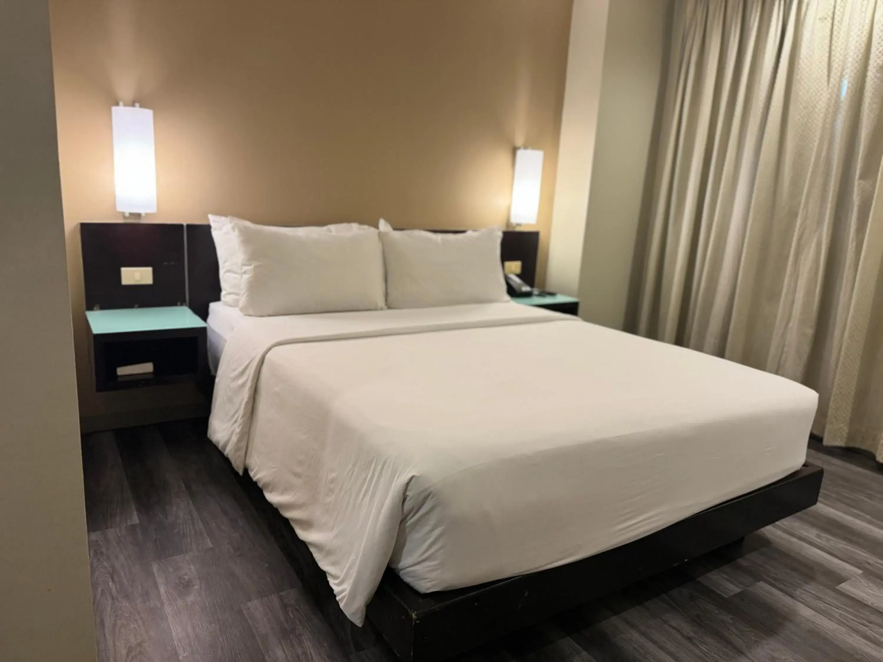 Bed in Circle Inn - Iloilo City Center