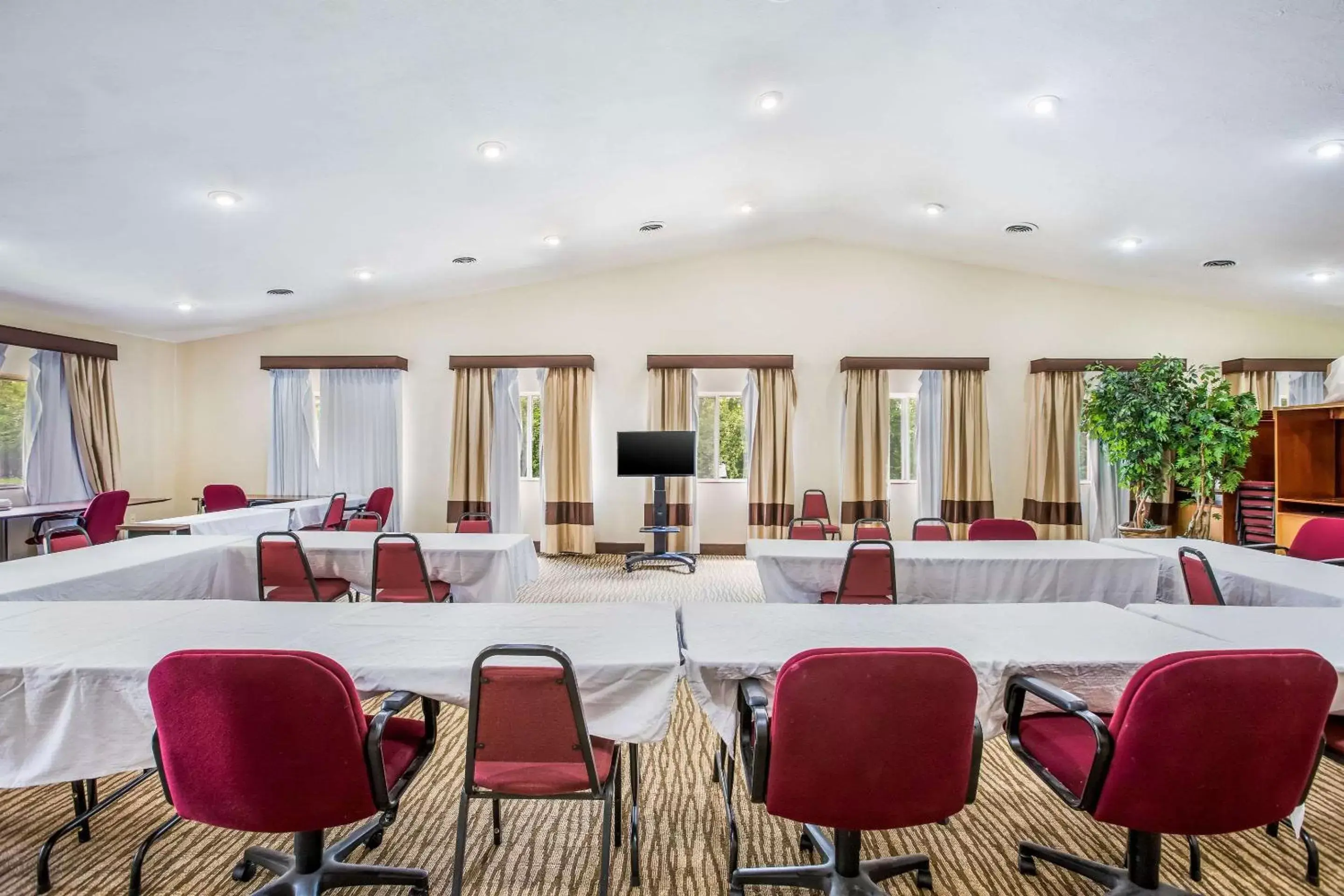 Meeting/conference room in Comfort Inn & Suites Fairborn near Wright Patterson AFB
