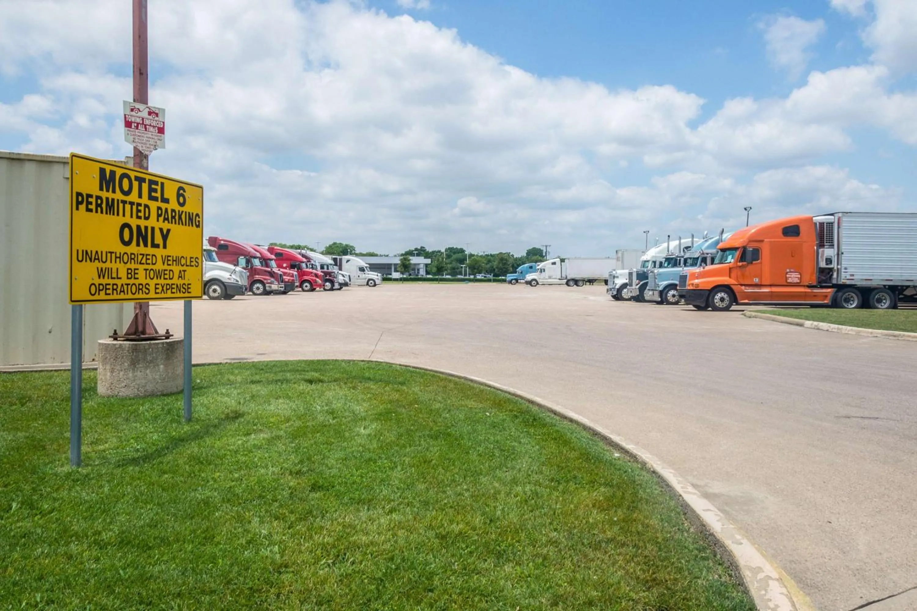 Property building in Motel 6-Mesquite, TX - Rodeo - Convention Ctr