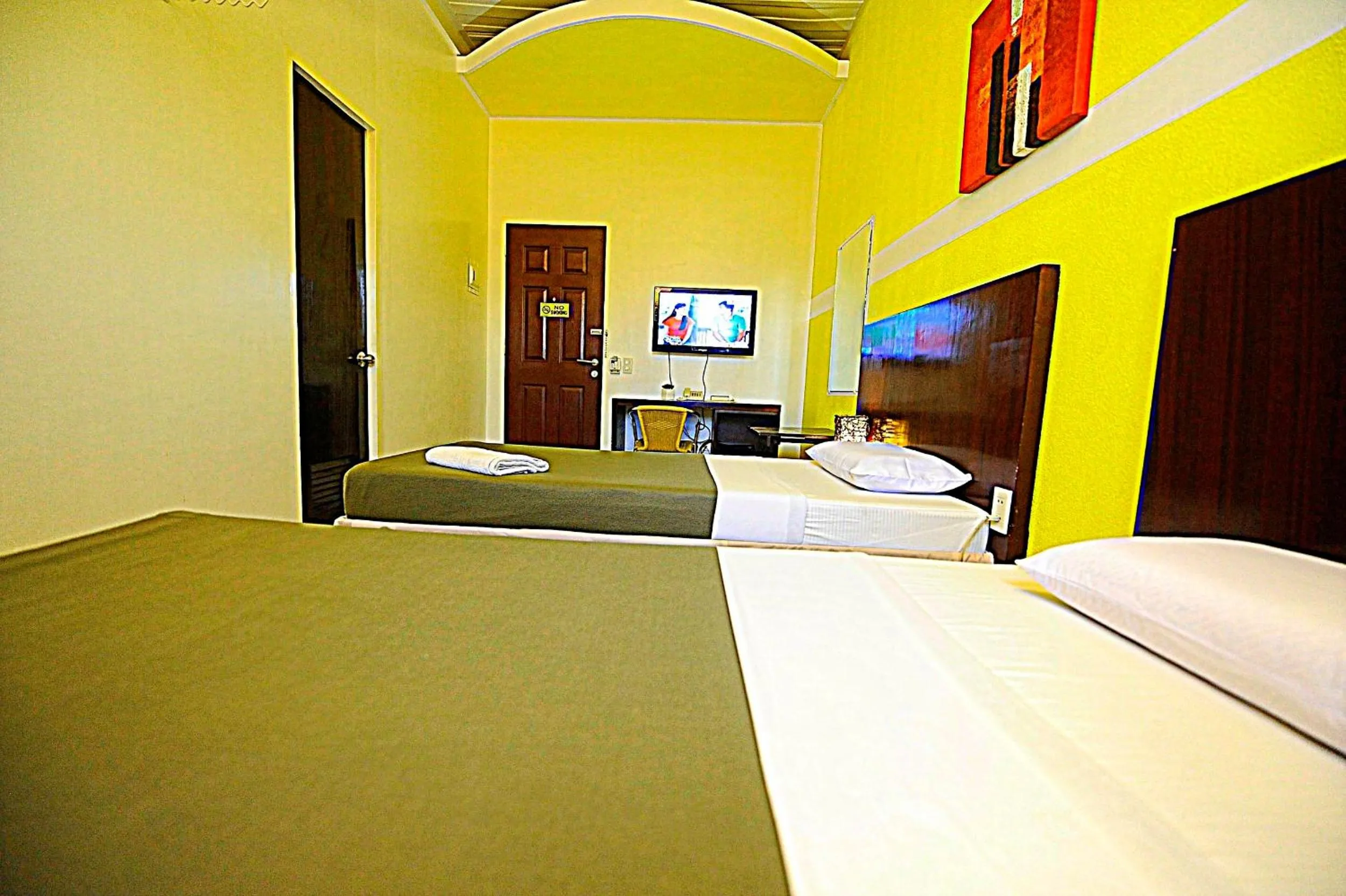 Bed in First Pacific Inn Davao