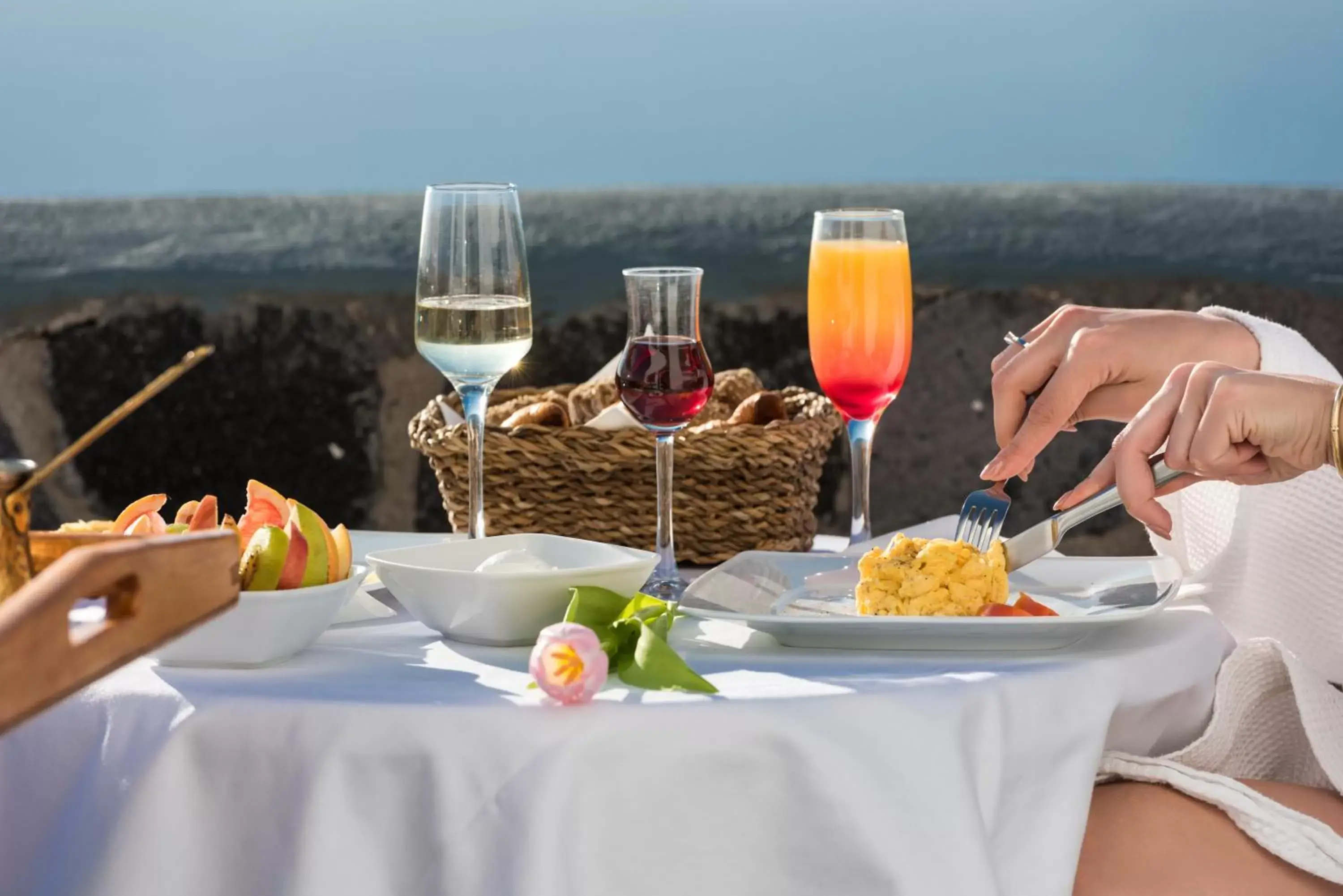 Breakfast in Adamant Suites Breakfast in Adamant Suites