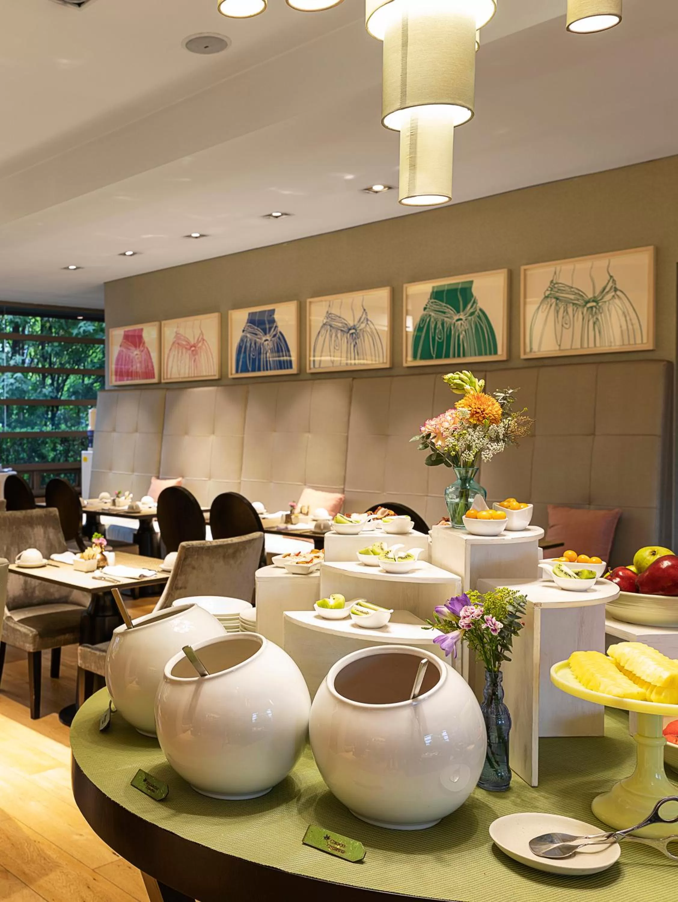 Restaurant/places to eat in EK Hotel By Preferred Hotels Group