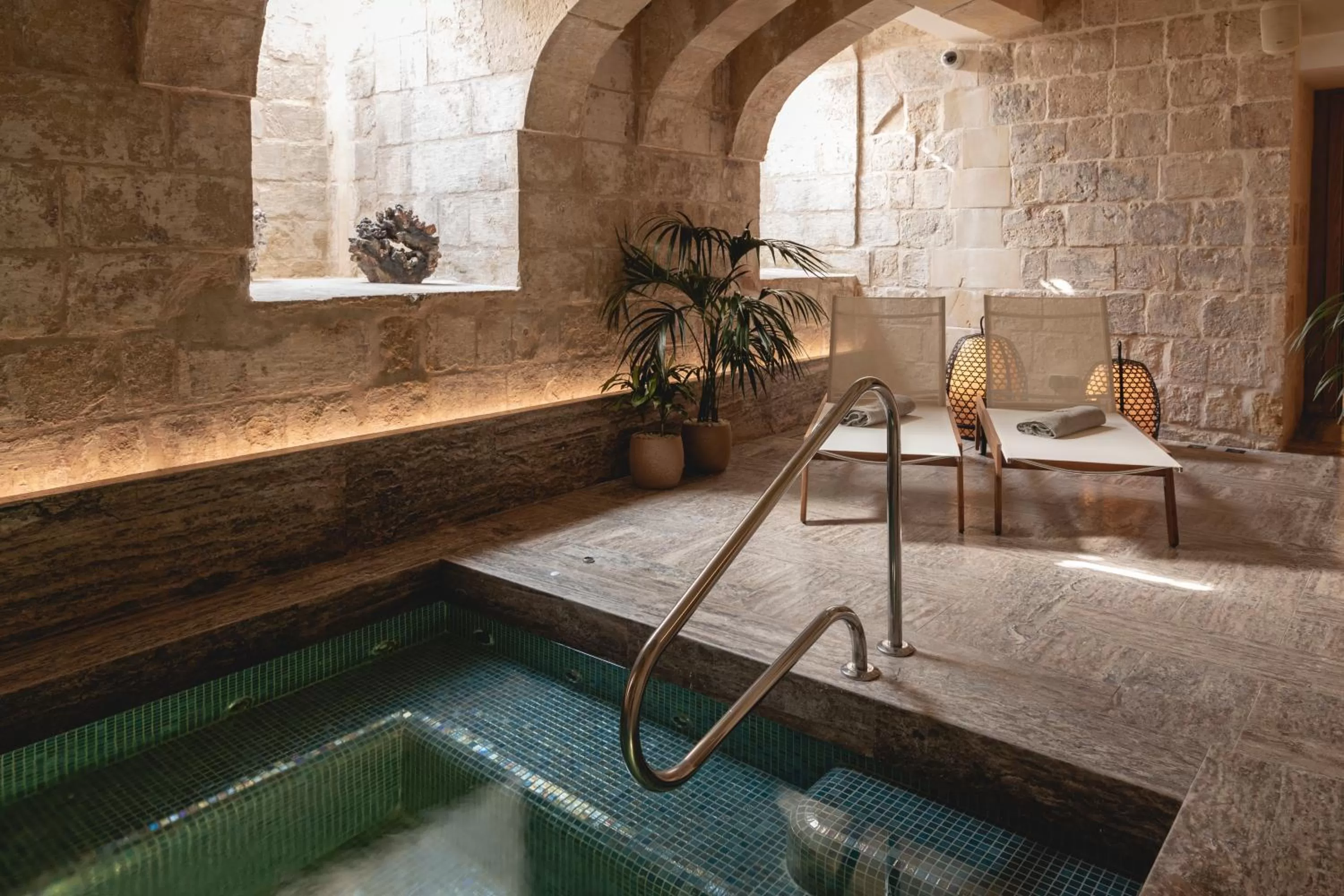 Swimming pool in Iniala Harbour House