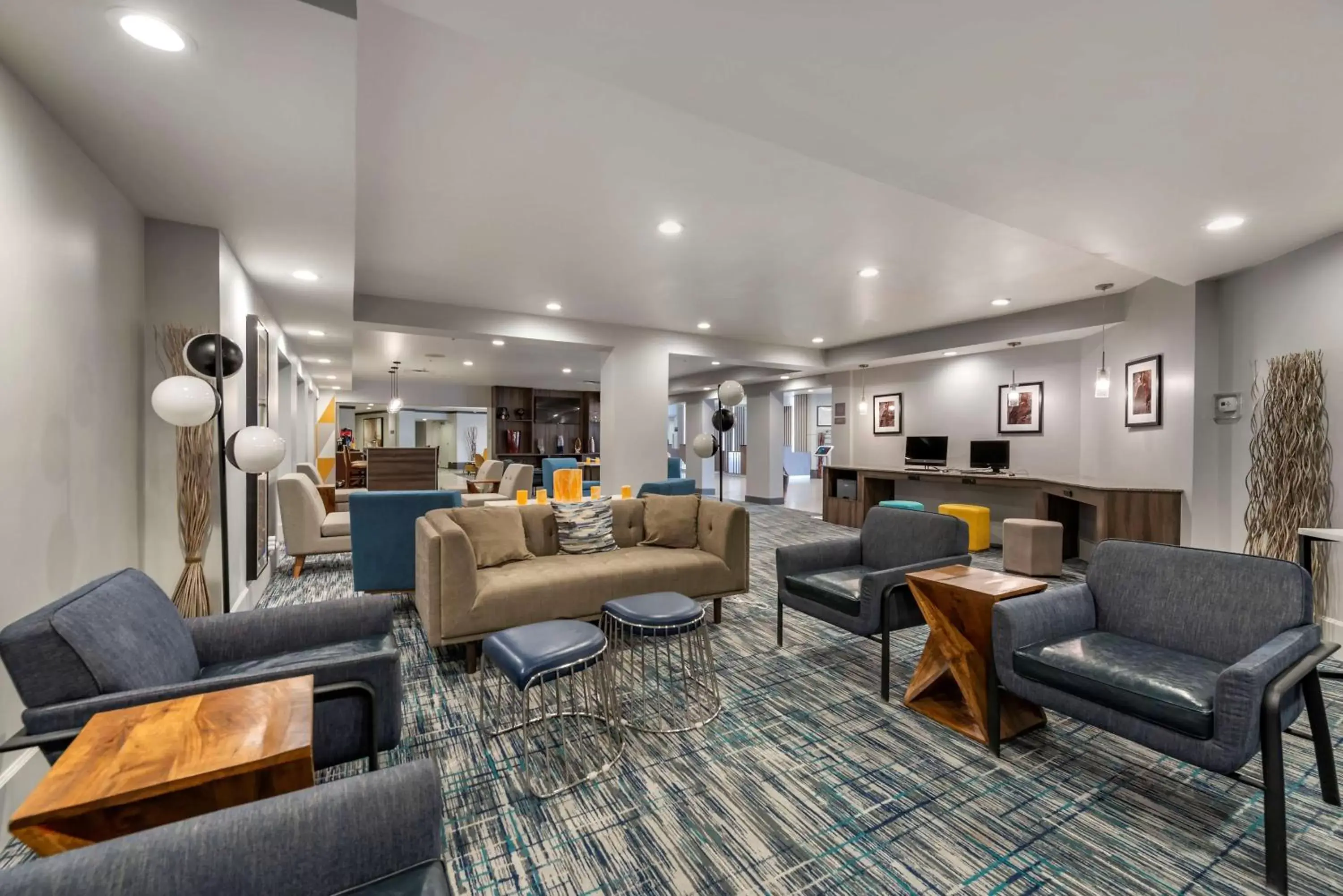 Lobby or reception, Lounge/Bar in Best Western Premier Denver East